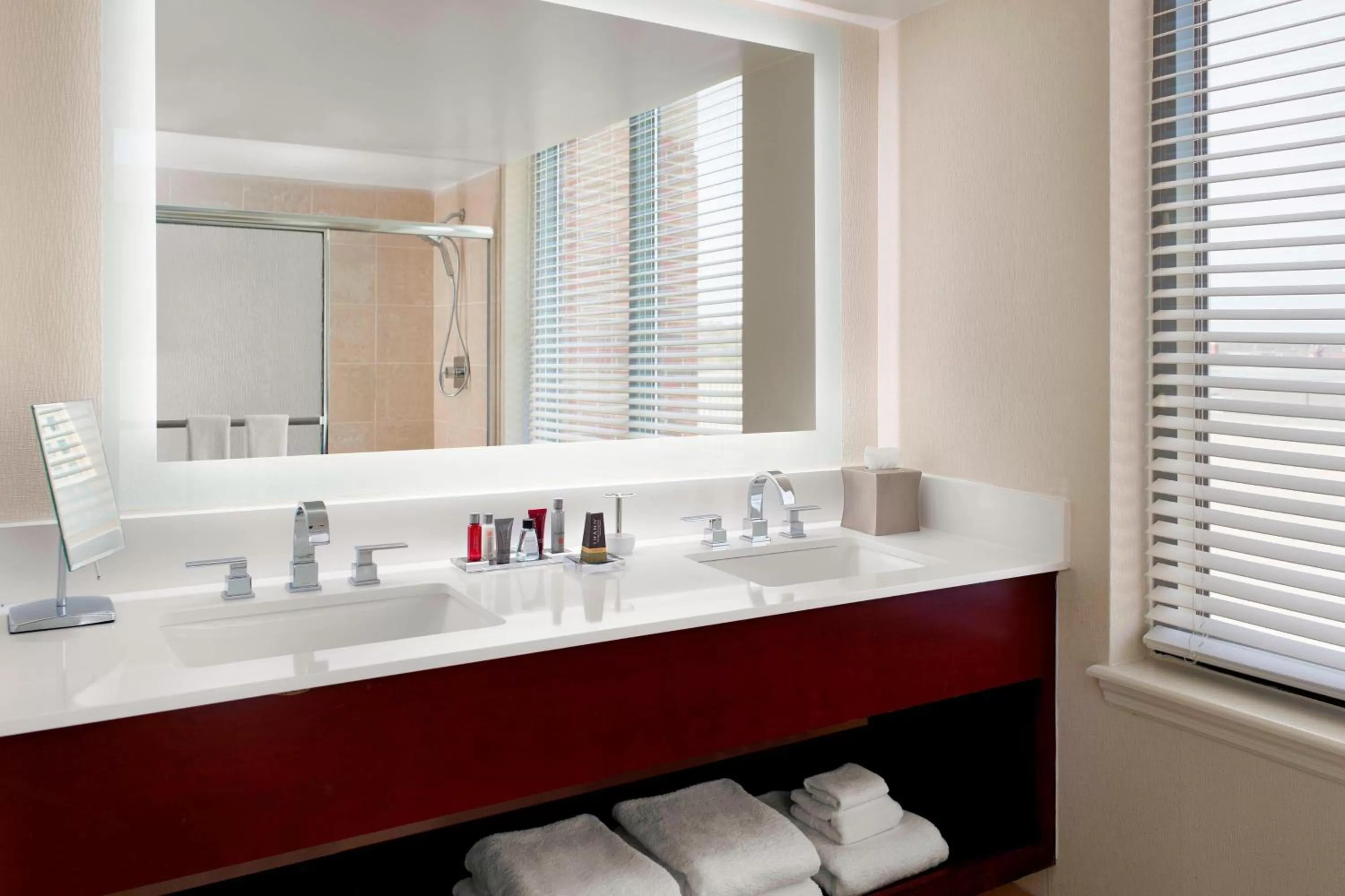 Swimming pool in Augusta Marriott at the Convention Center