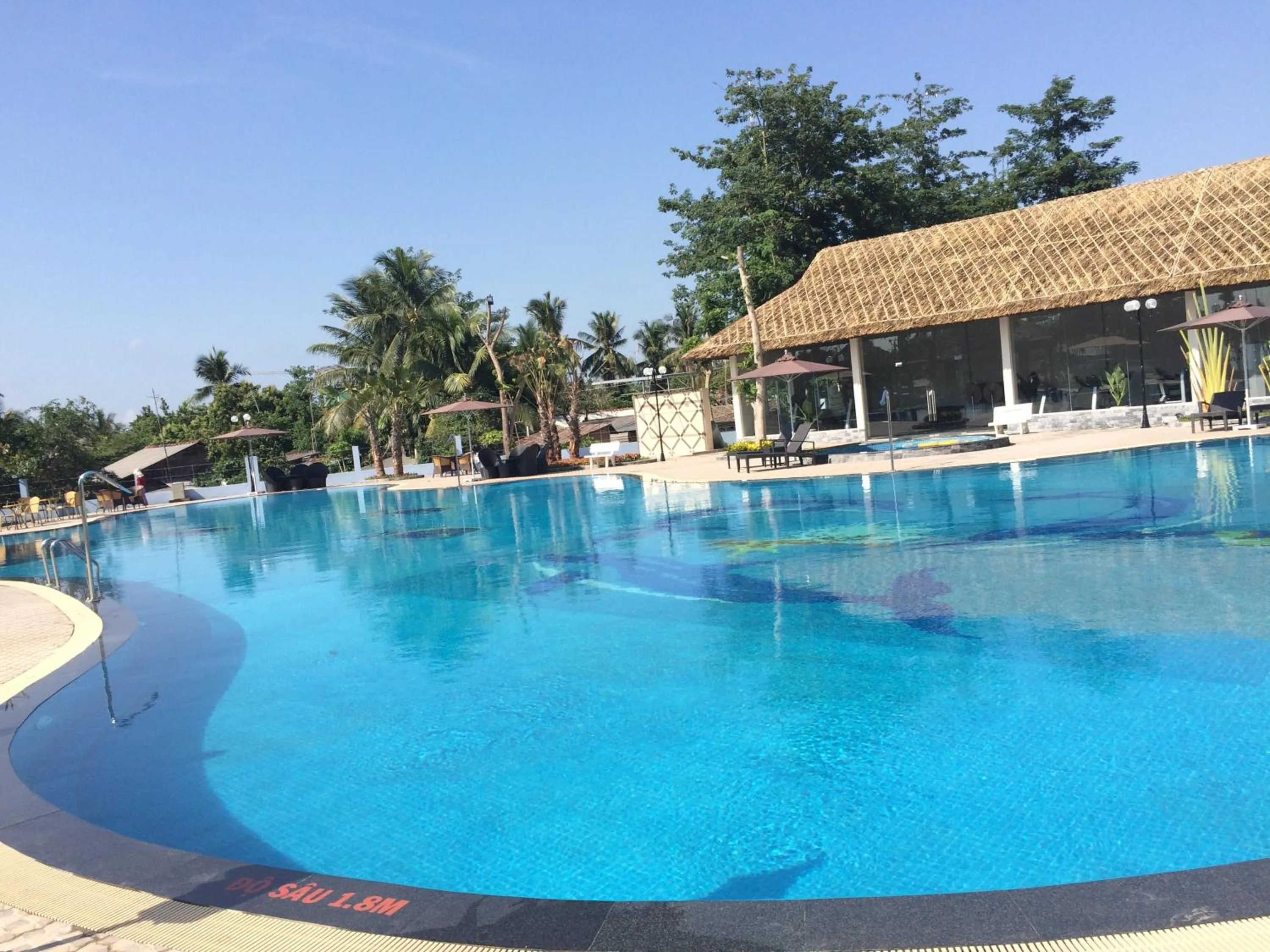 Swimming pool in Muong Thanh Luxury Can Tho Hotel