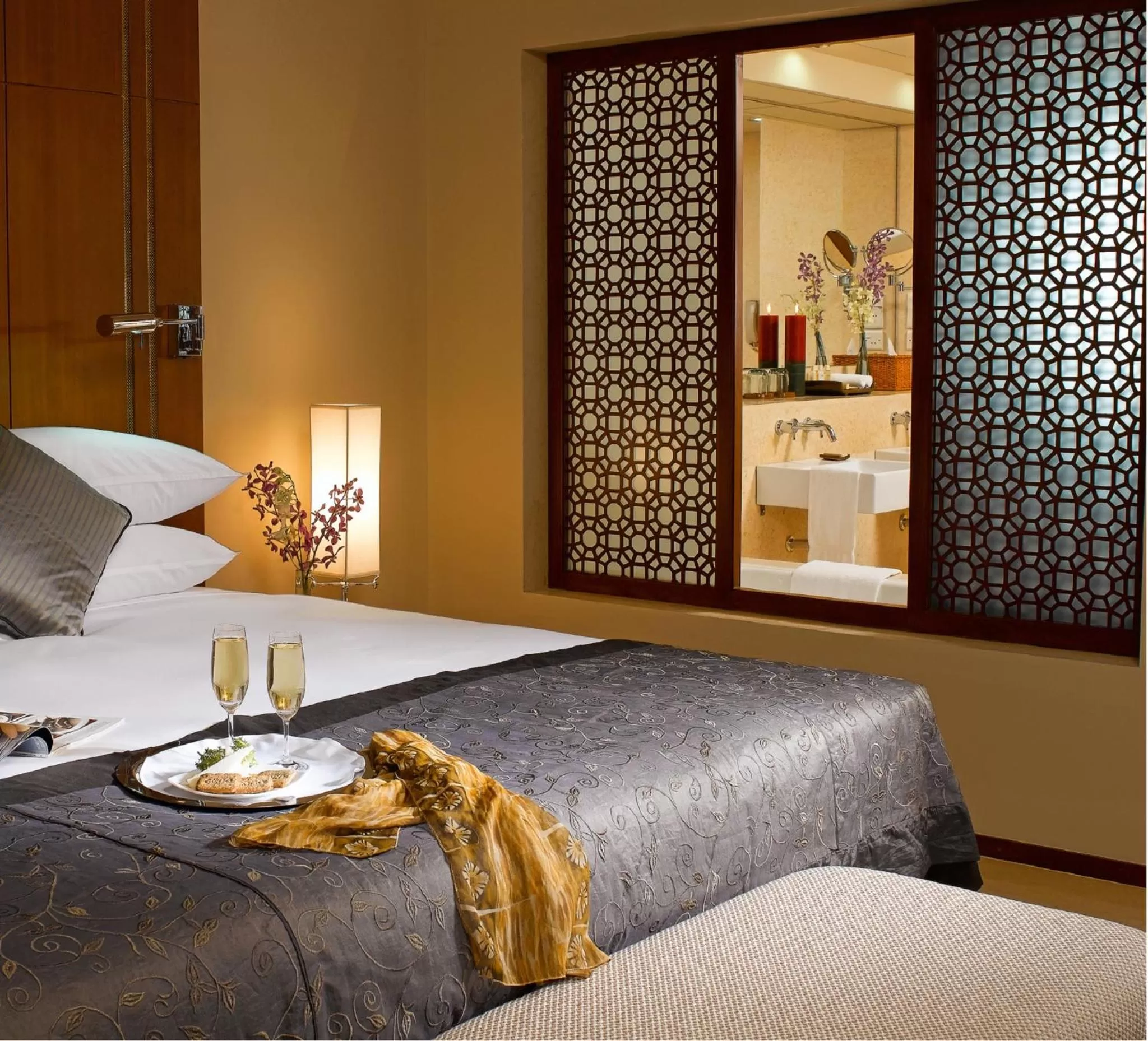 Bedroom, Bed in Radisson Blu Dhaka Water Garden