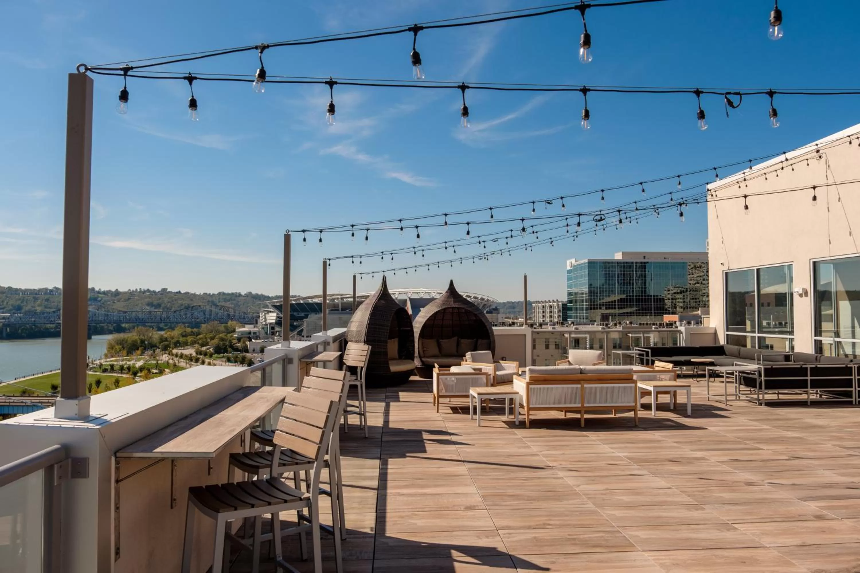 Lounge or bar in AC Hotel by Marriott Cincinnati at The Banks