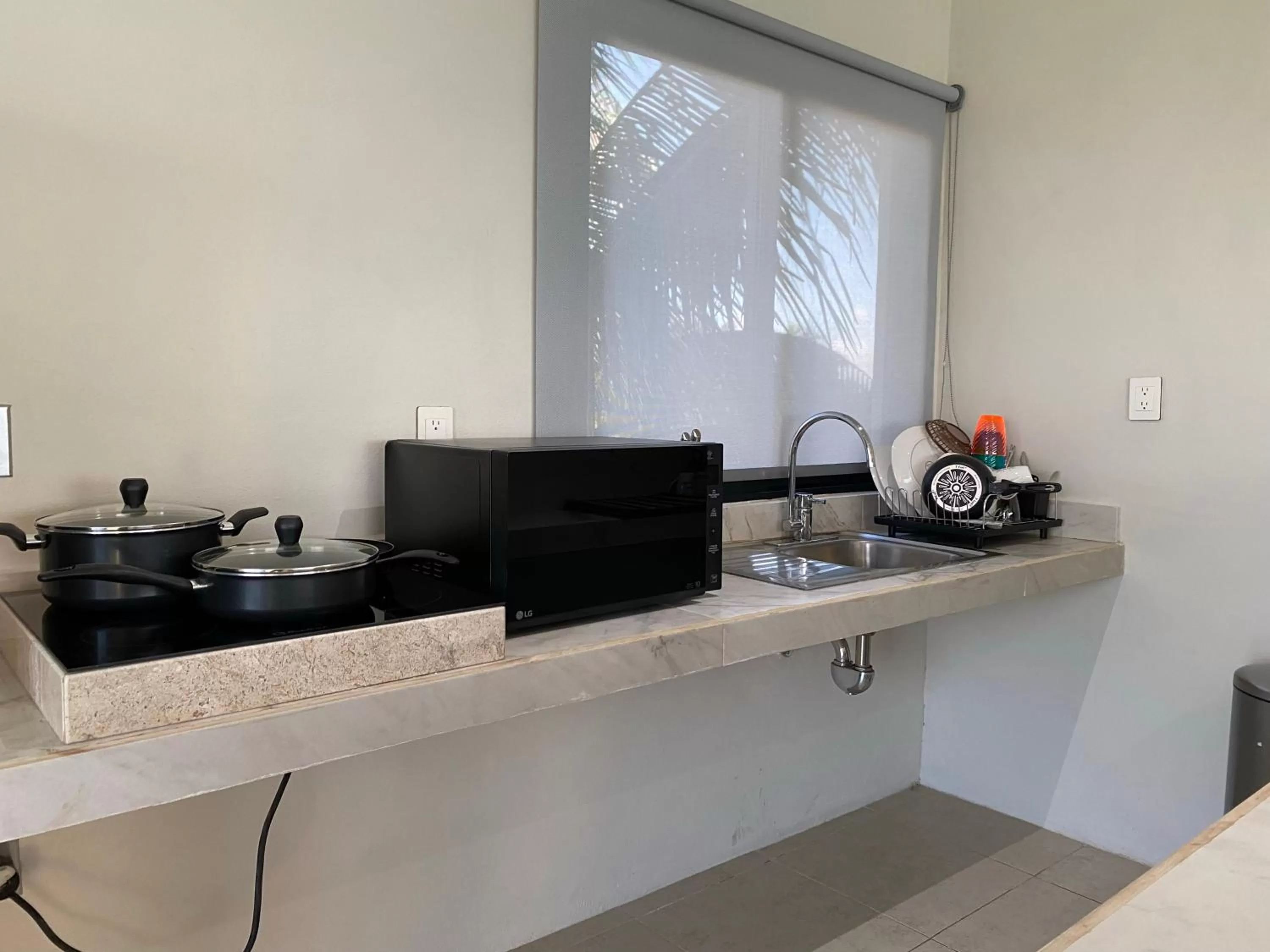 Kitchen or kitchenette in Cuxos Hotel Beachfront