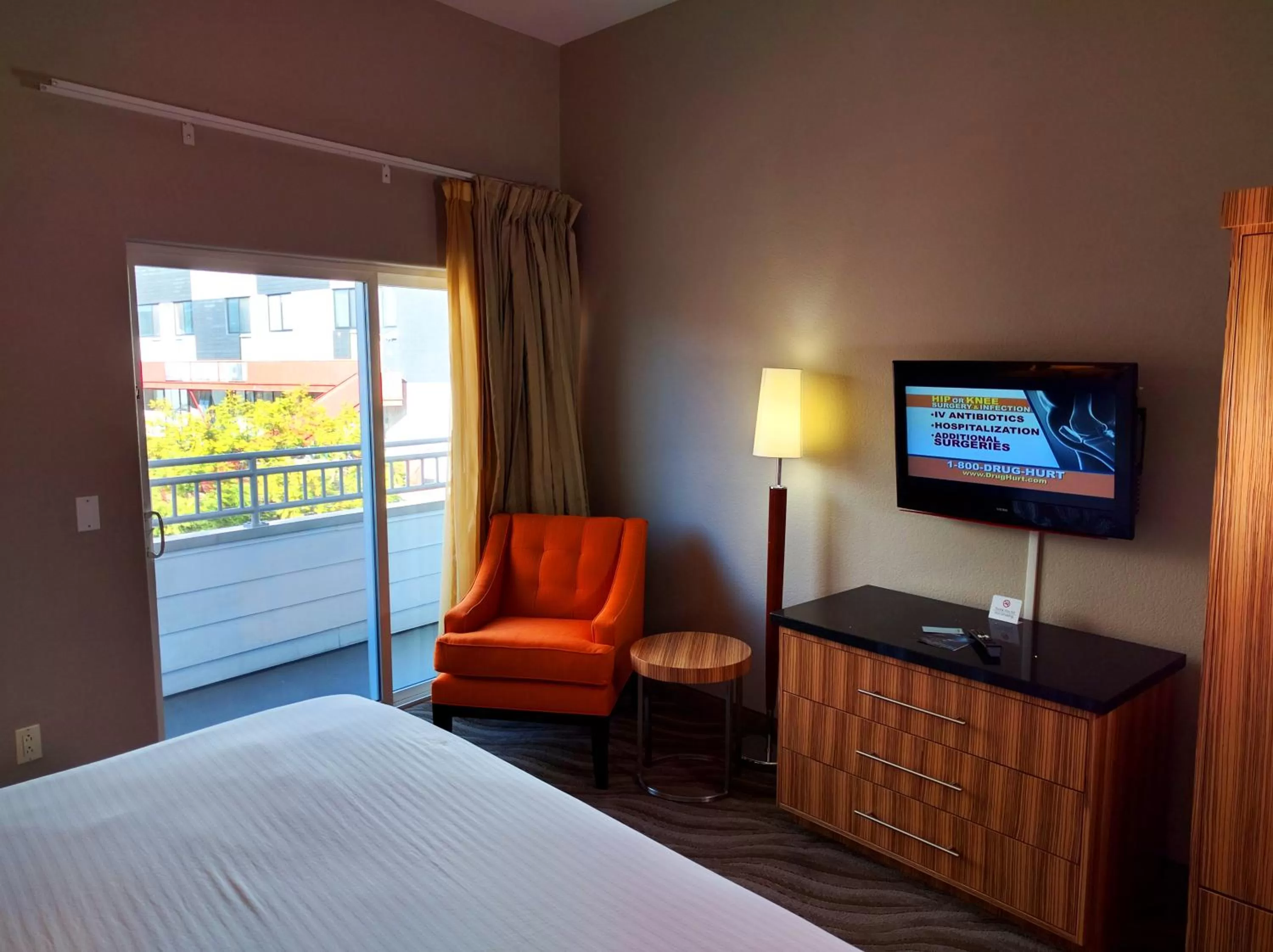 Balcony/Terrace, Bed in Porto Vista Hotel In Little Italy