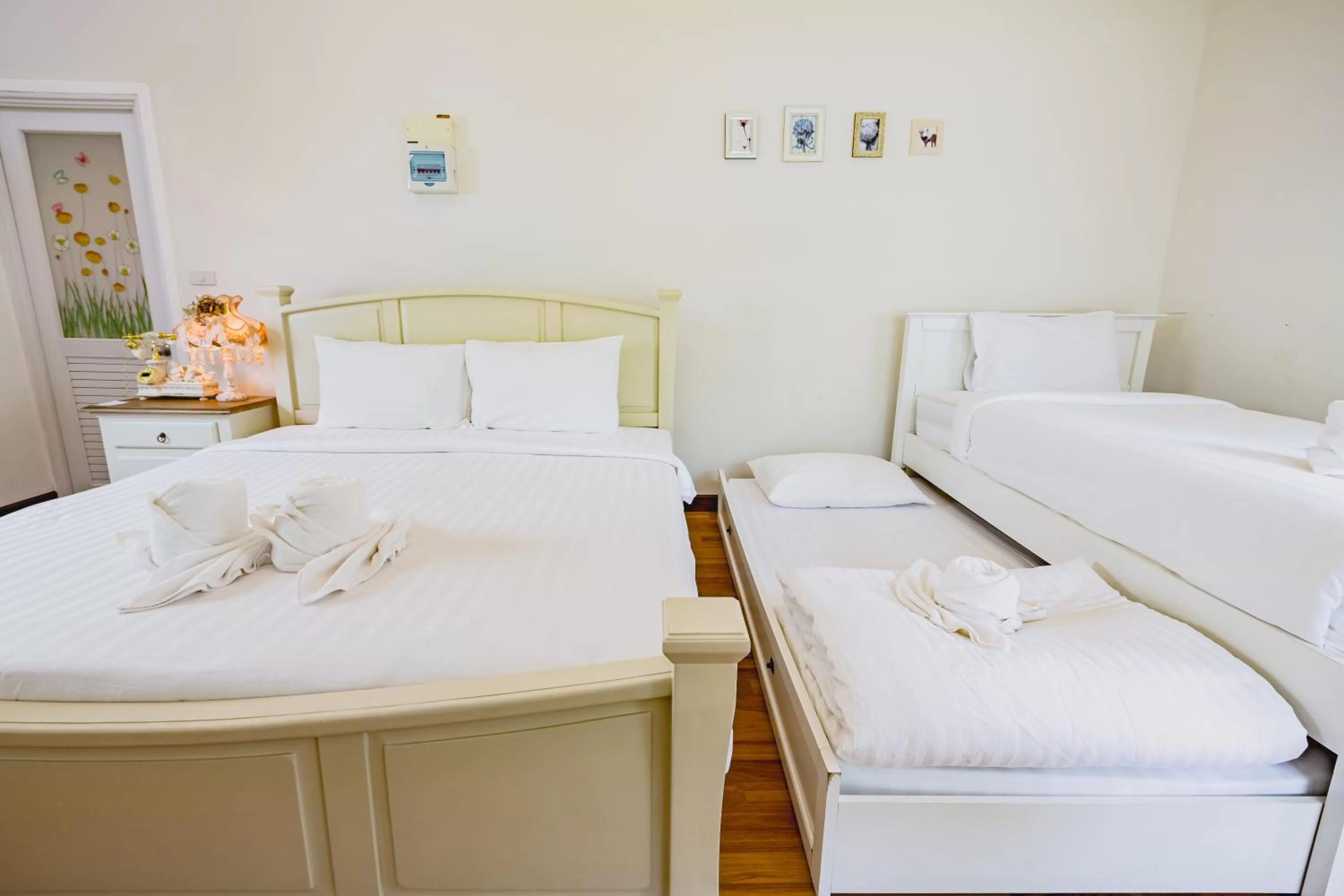 Bed in Sakarin Valley Resort