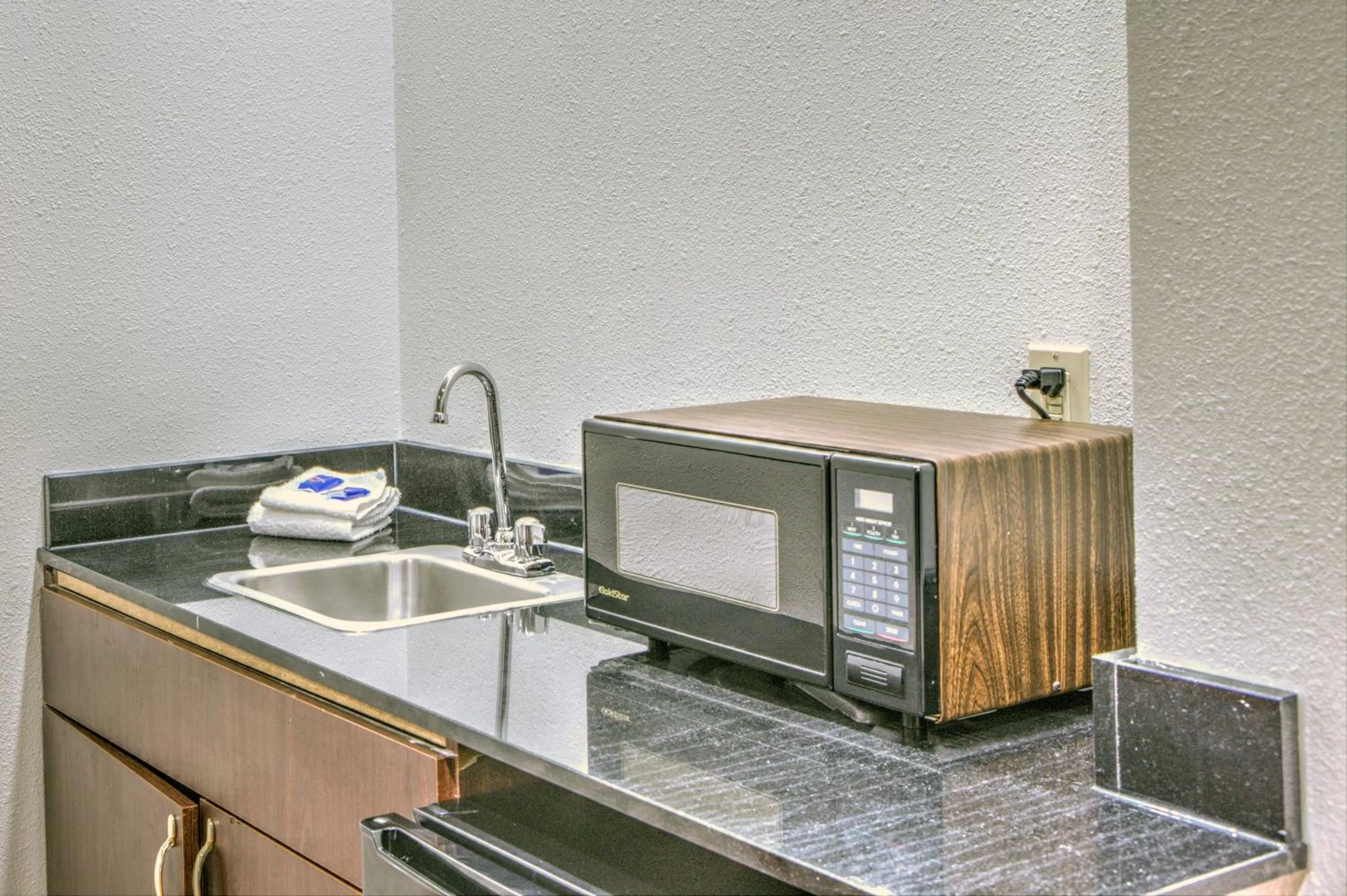 Kitchen or kitchenette in Motel 6-Dallas, TX - Northwest