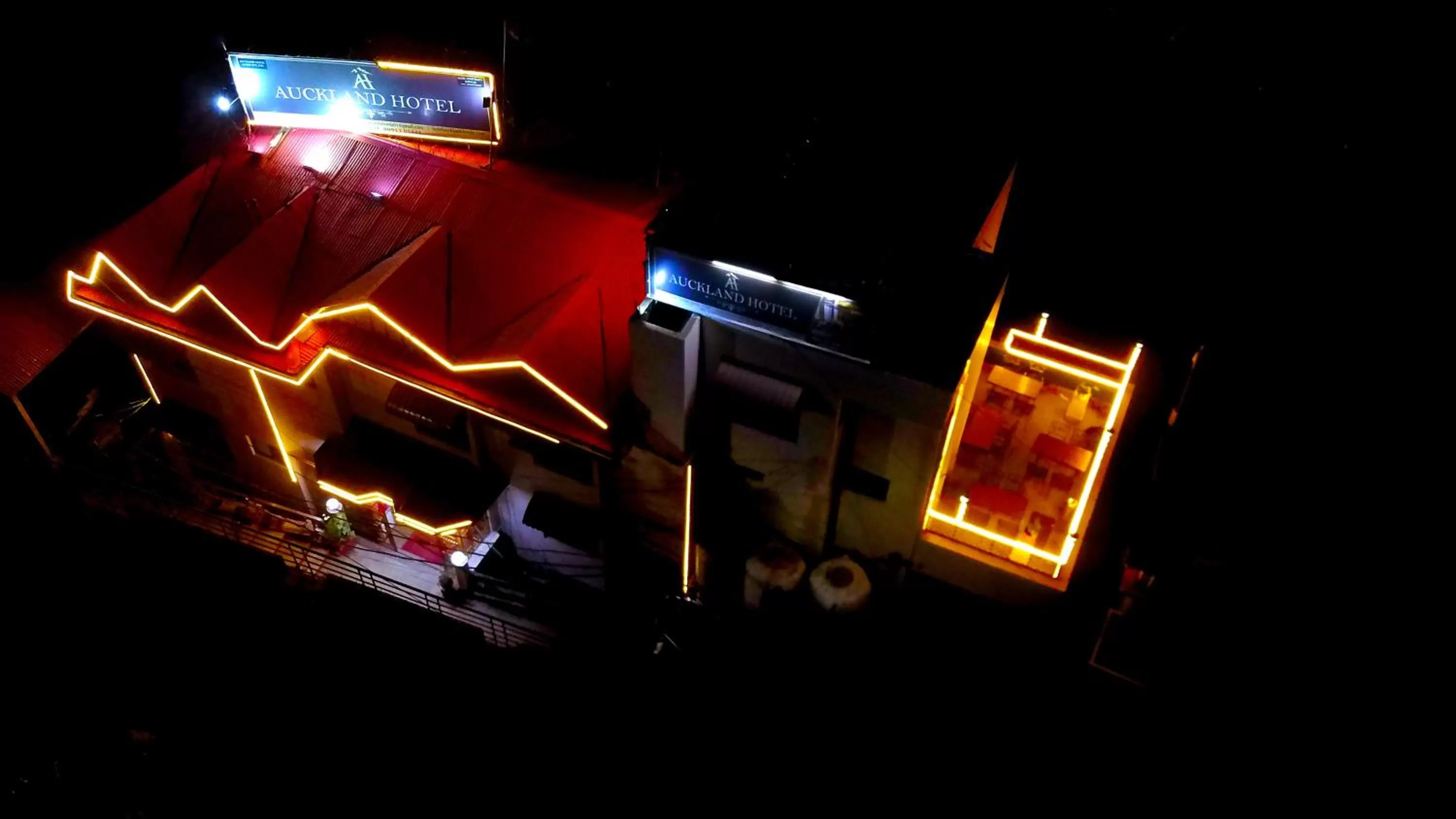 Property building in Auckland Hotel and Restaurant Near Mall Road