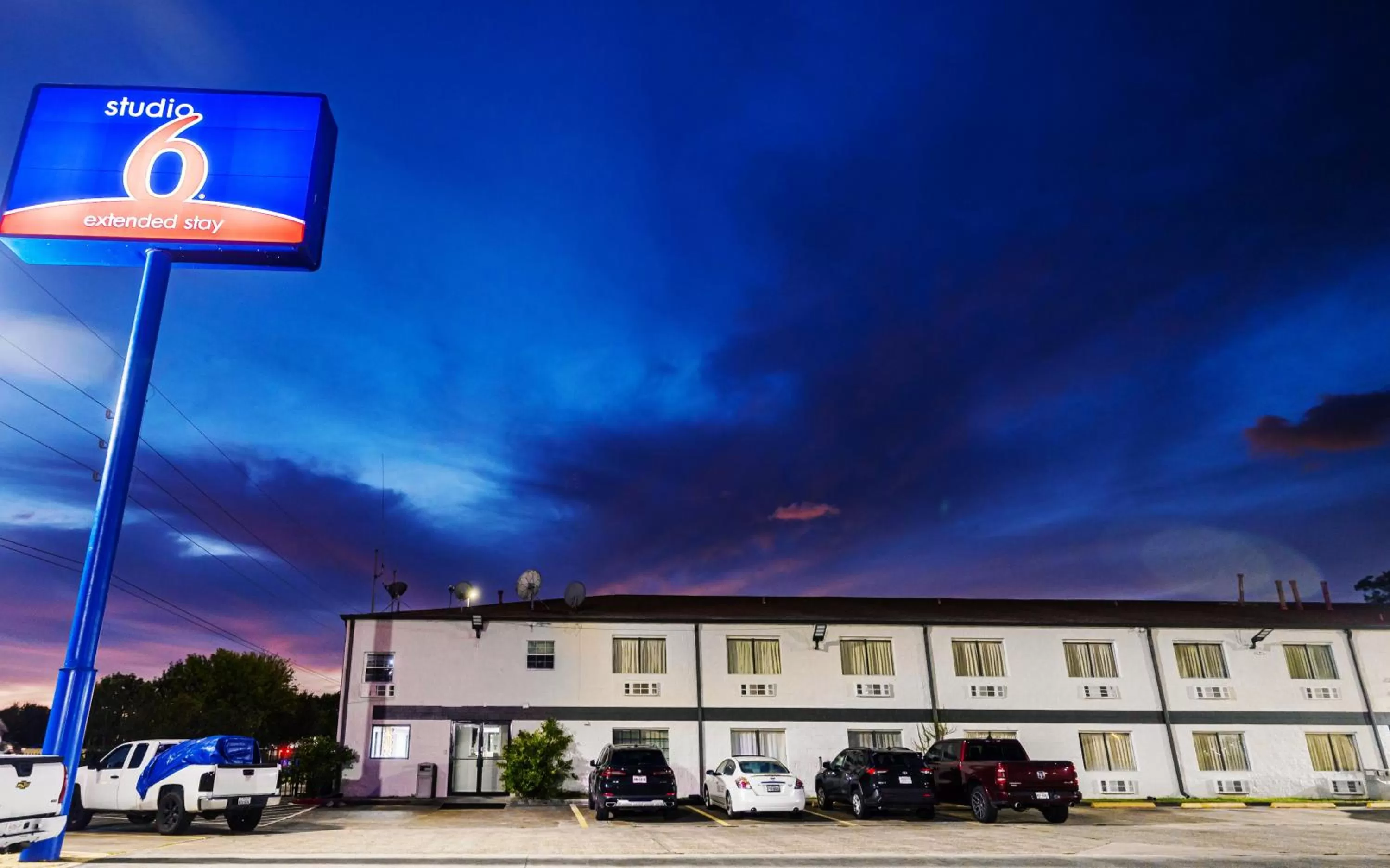 Property building in Studio 6 Channelview TX Baytown West