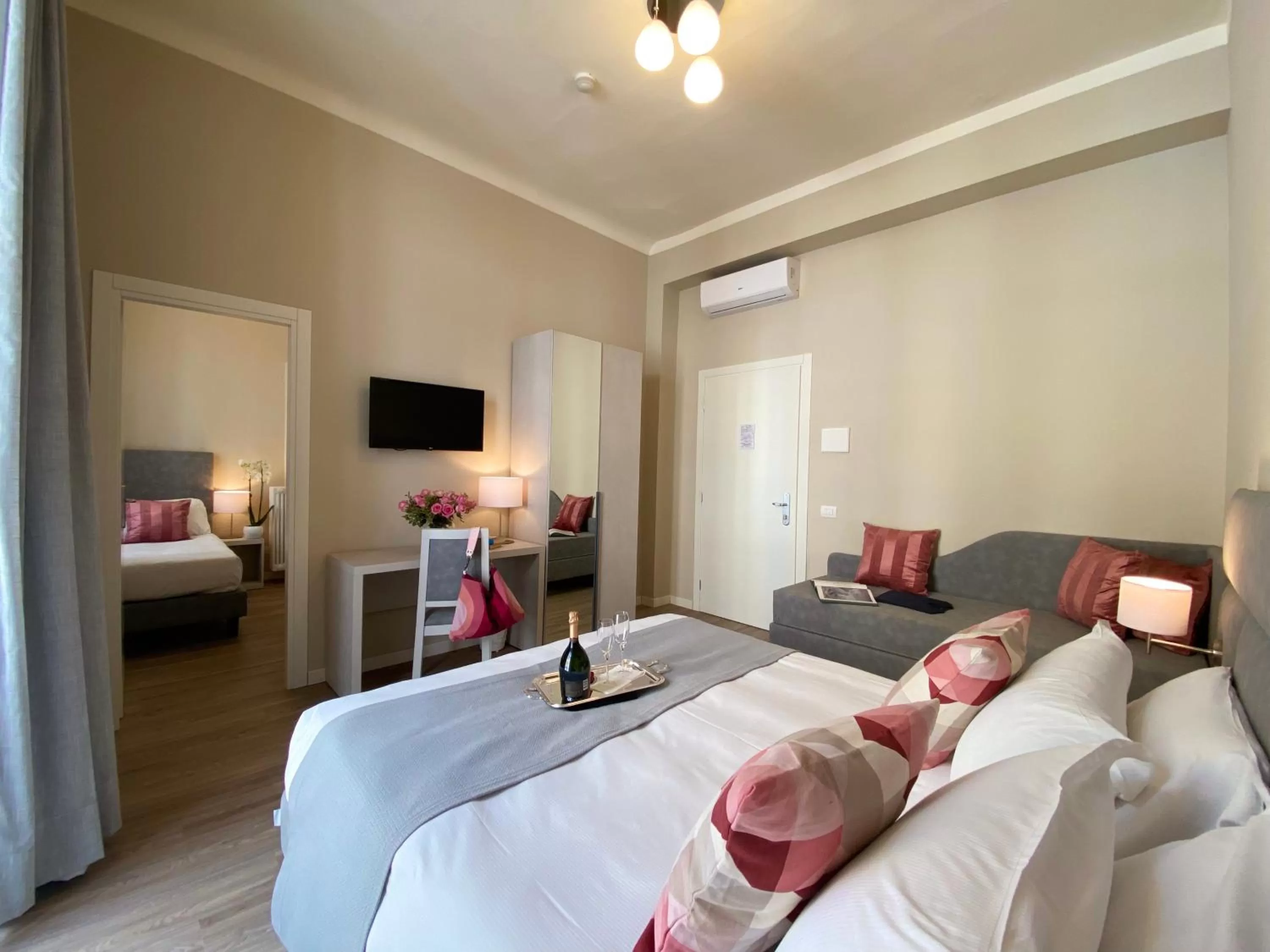 Photo of the whole room, Bed in Hotel Eletto