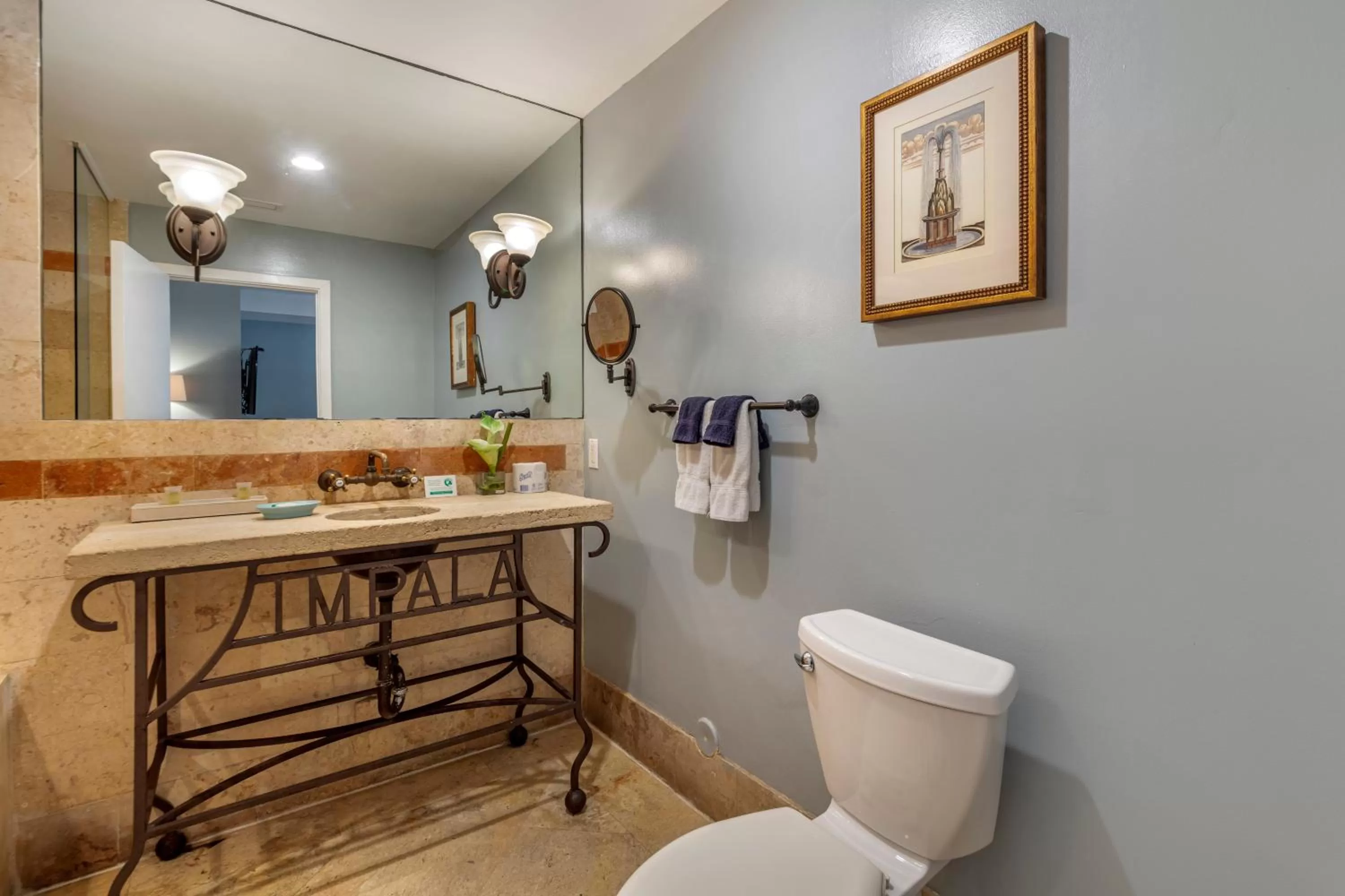 Bathroom in Hotel Impala by LuxUrban