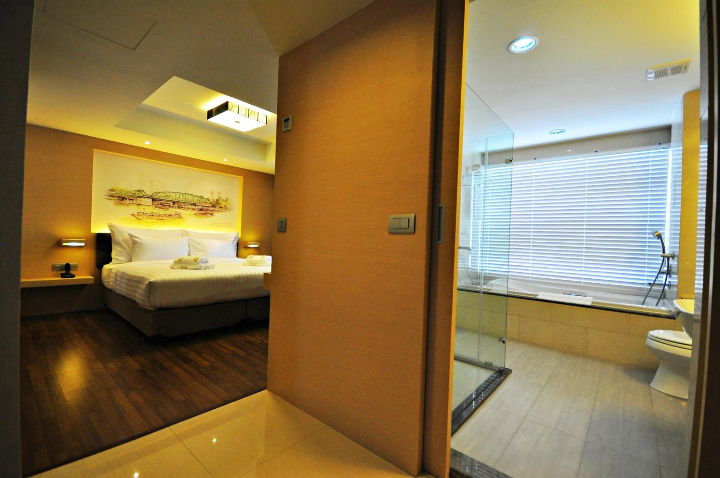 Toilet, Bed in Parinda Hotel