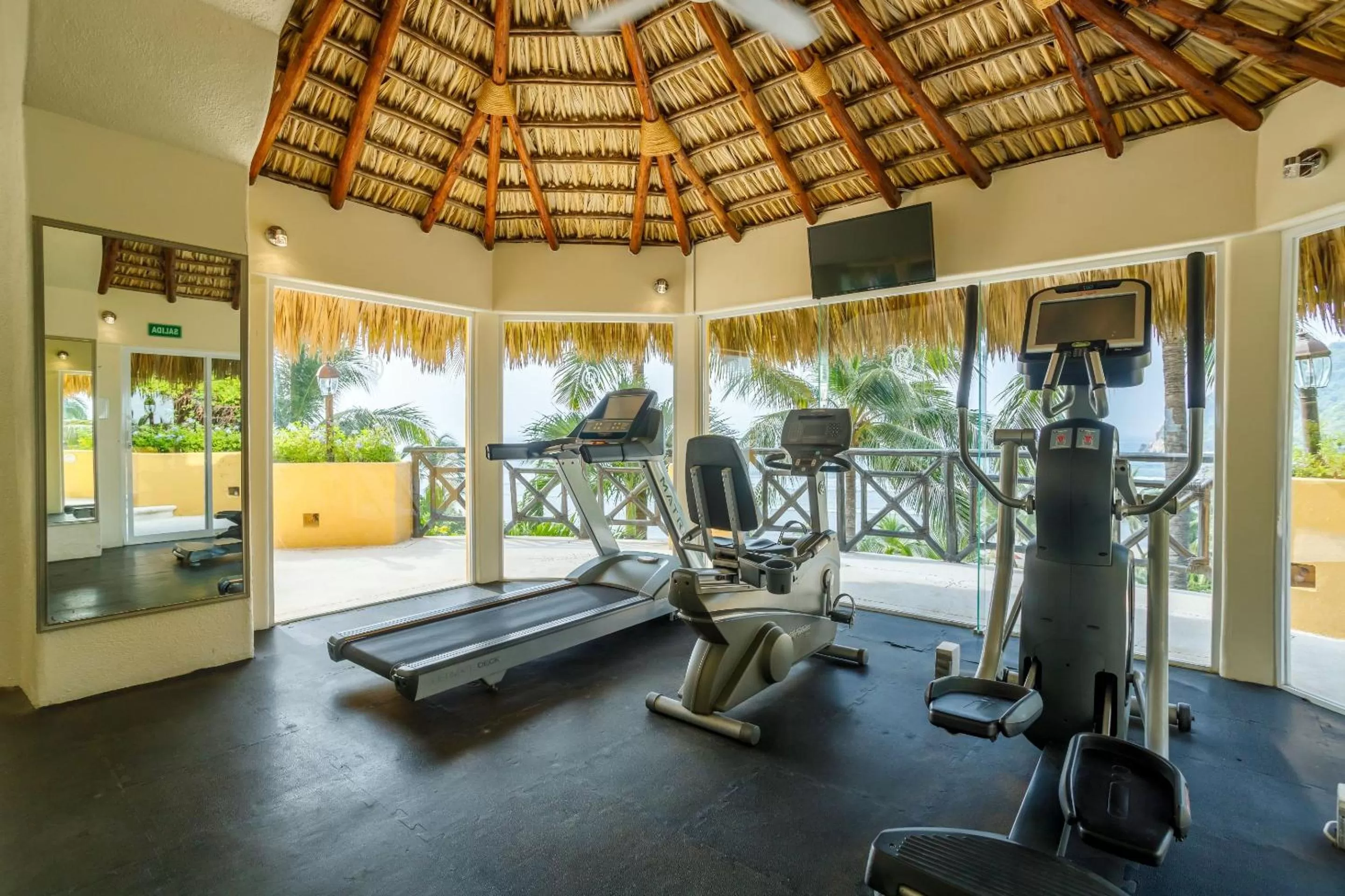 Fitness centre/facilities in Quinta Real Acapulco