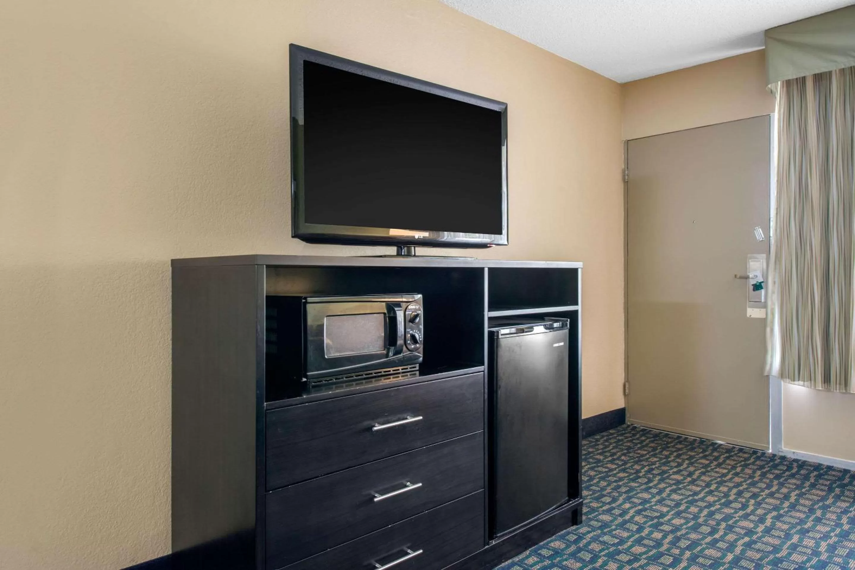 Photo of the whole room in Quality Inn & Suites Brooksville I-75-Dade City