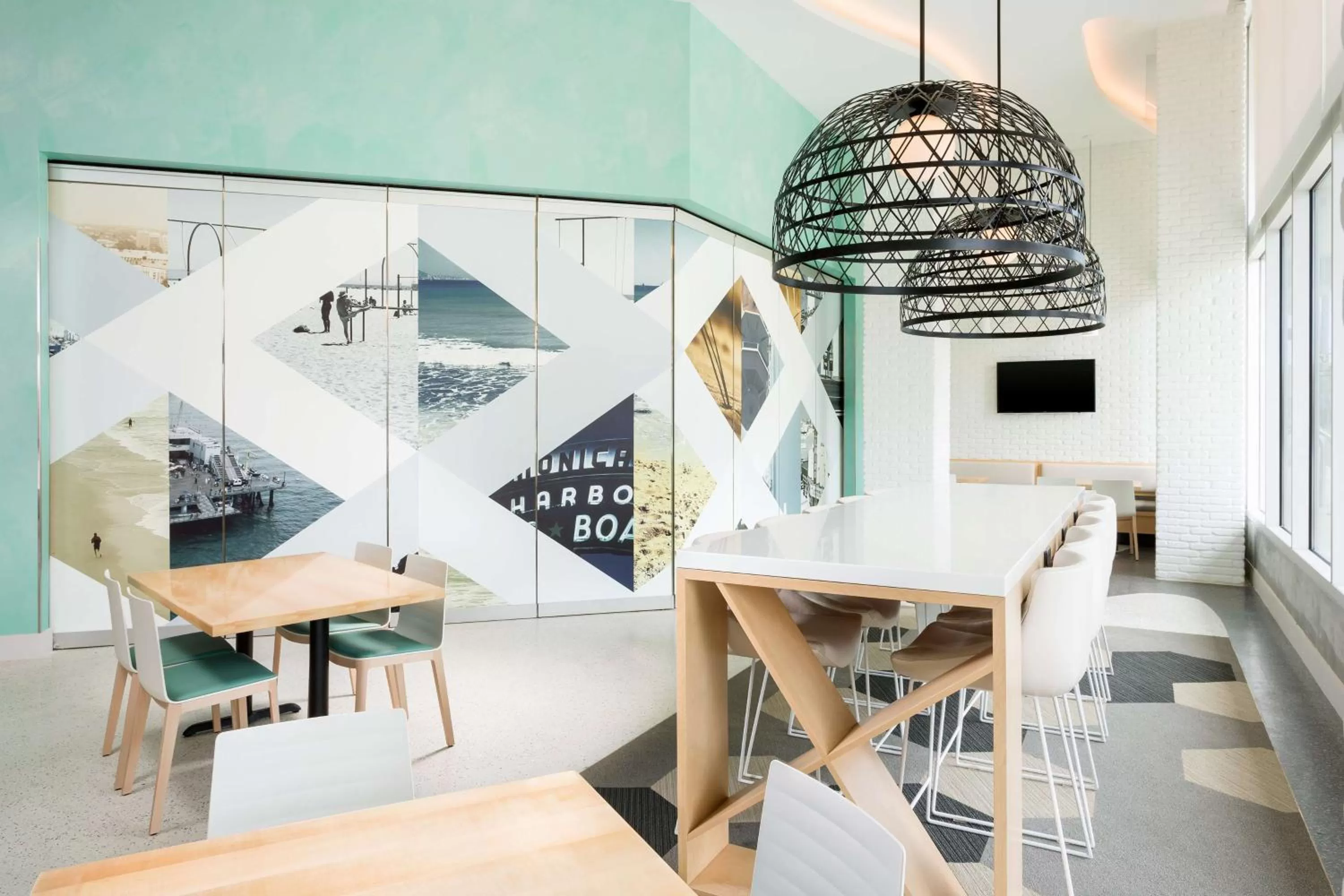 Breakfast in Hampton Inn & Suites Santa Monica