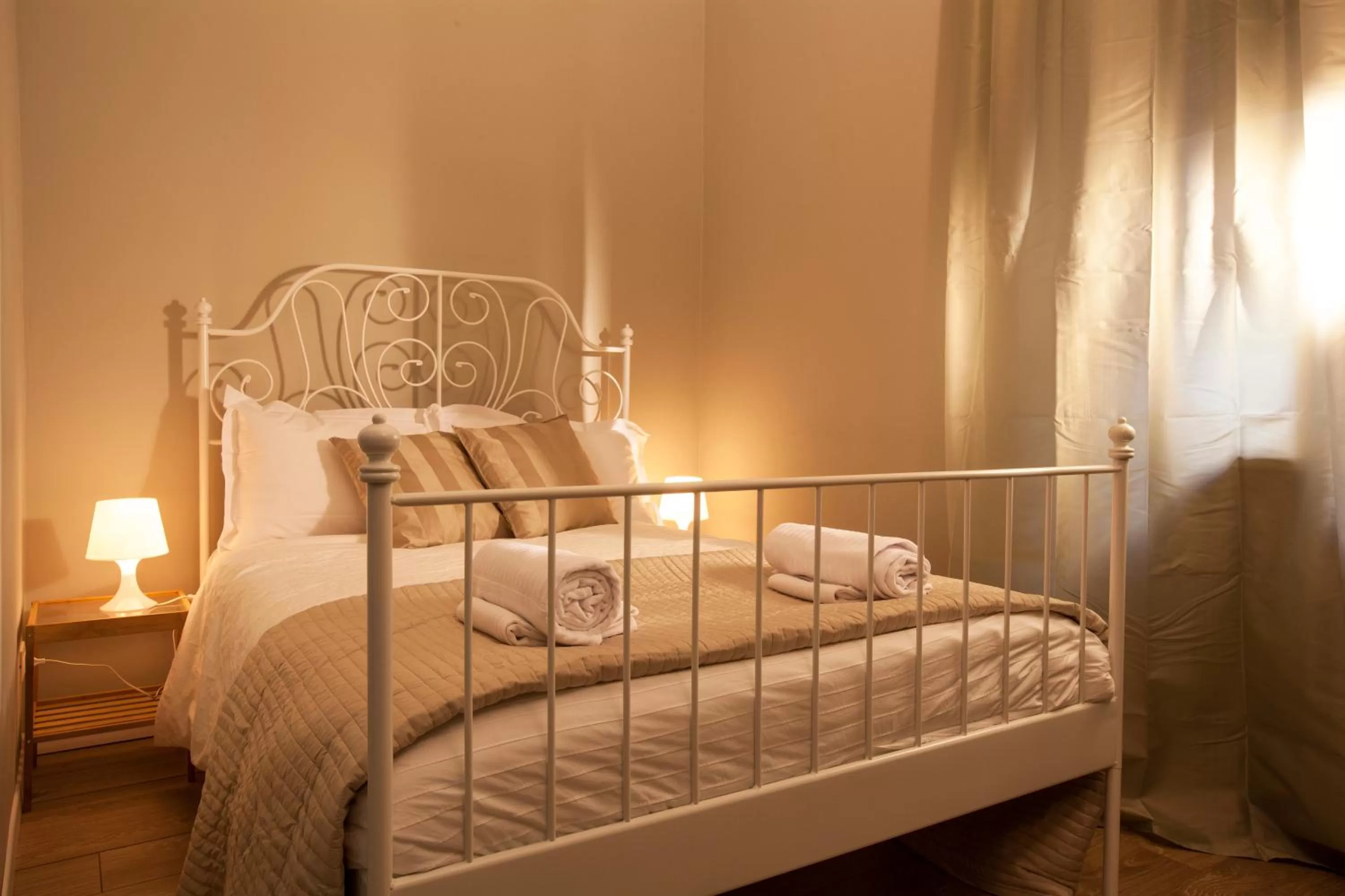 Day, Bed in Un Attimo A Roma B&B