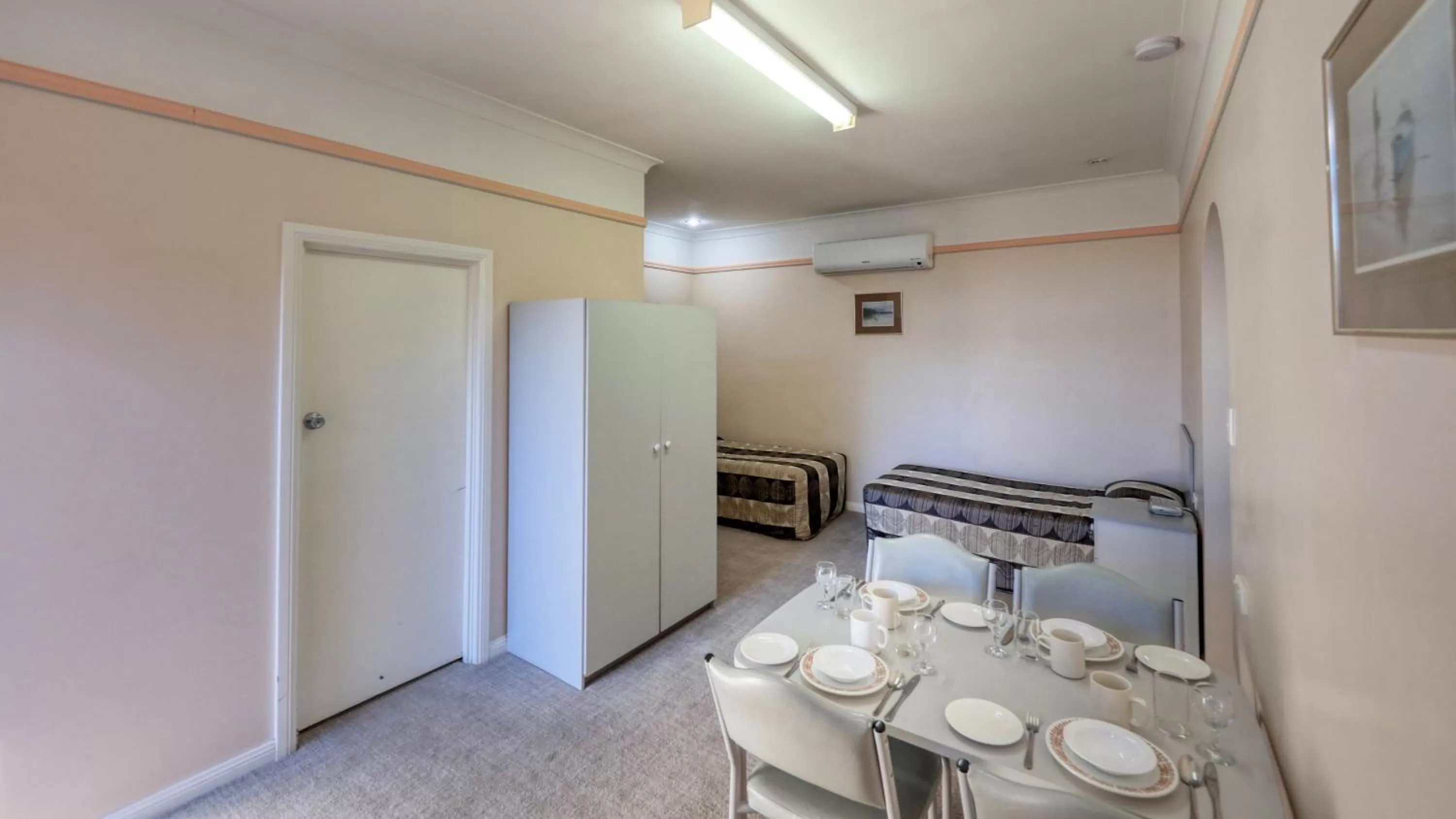 Bed in Comfort Inn Crystal Broken Hill