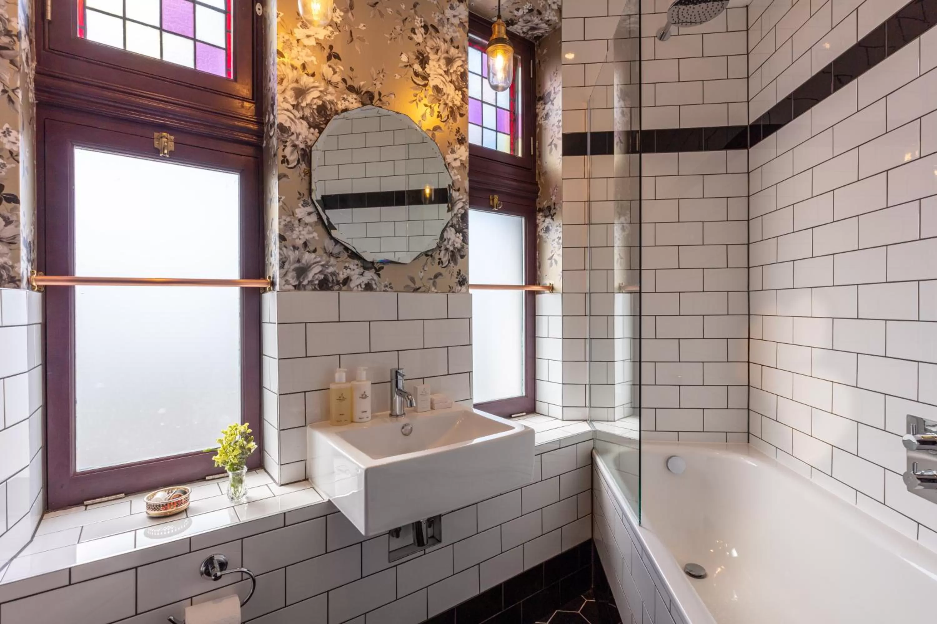 Shower, Bathroom in Red Lion