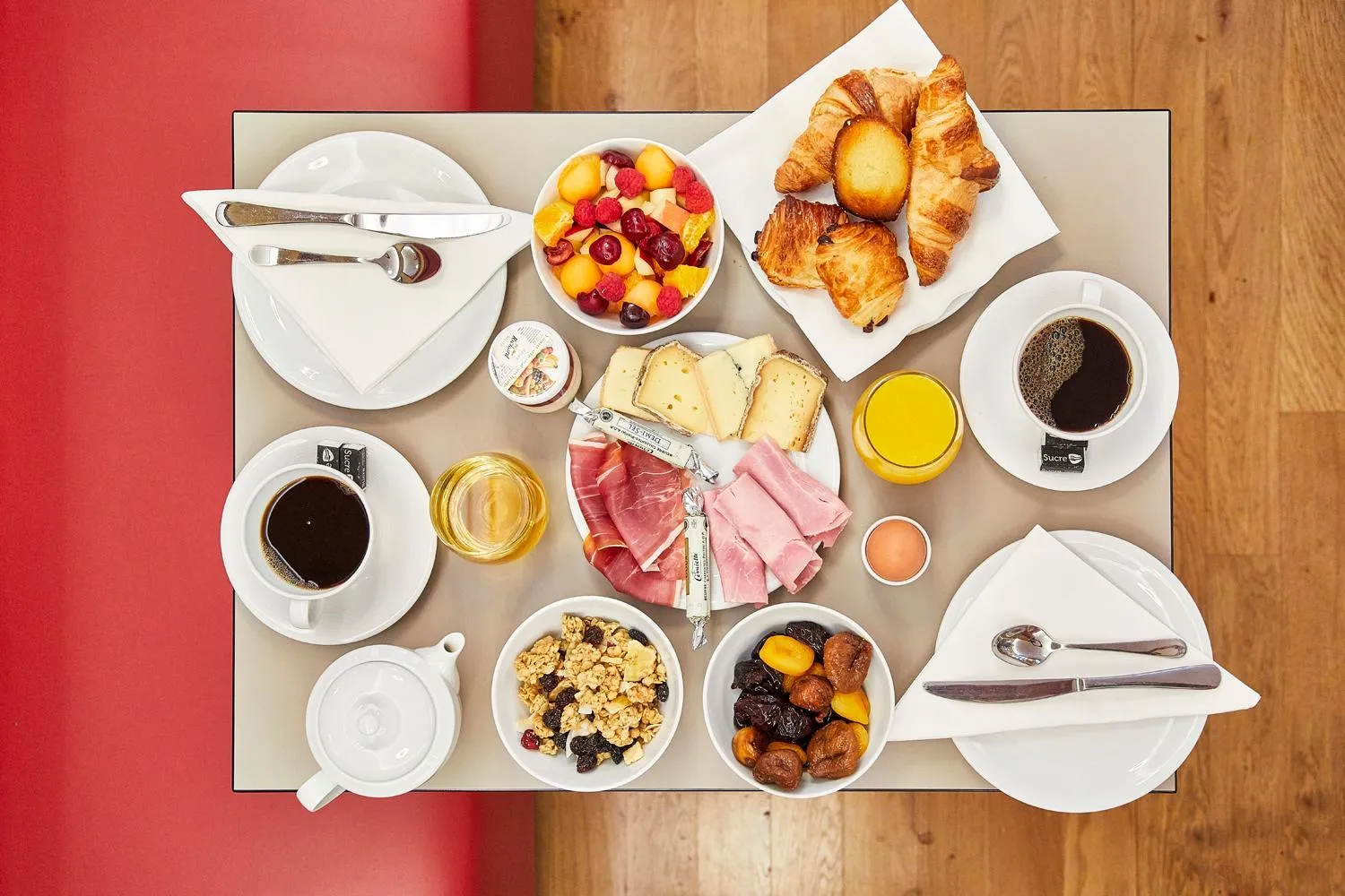 Continental breakfast in Hôtel Des Artistes