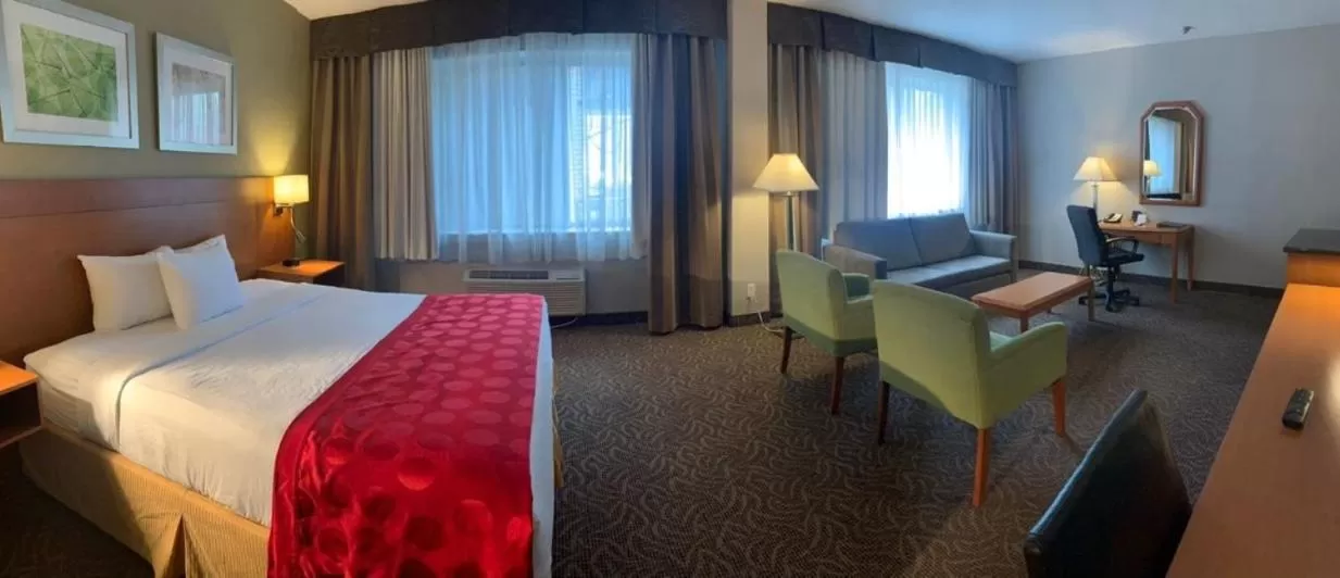 Bed in Ramada Plaza by Wyndham Montreal