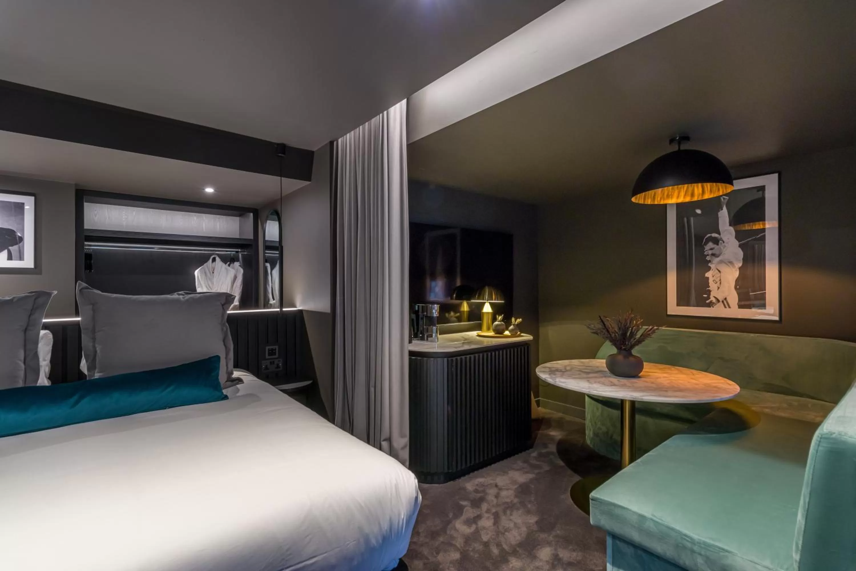 Seating area, Bed in Velvet Hotel Manchester, WorldHotels Crafted