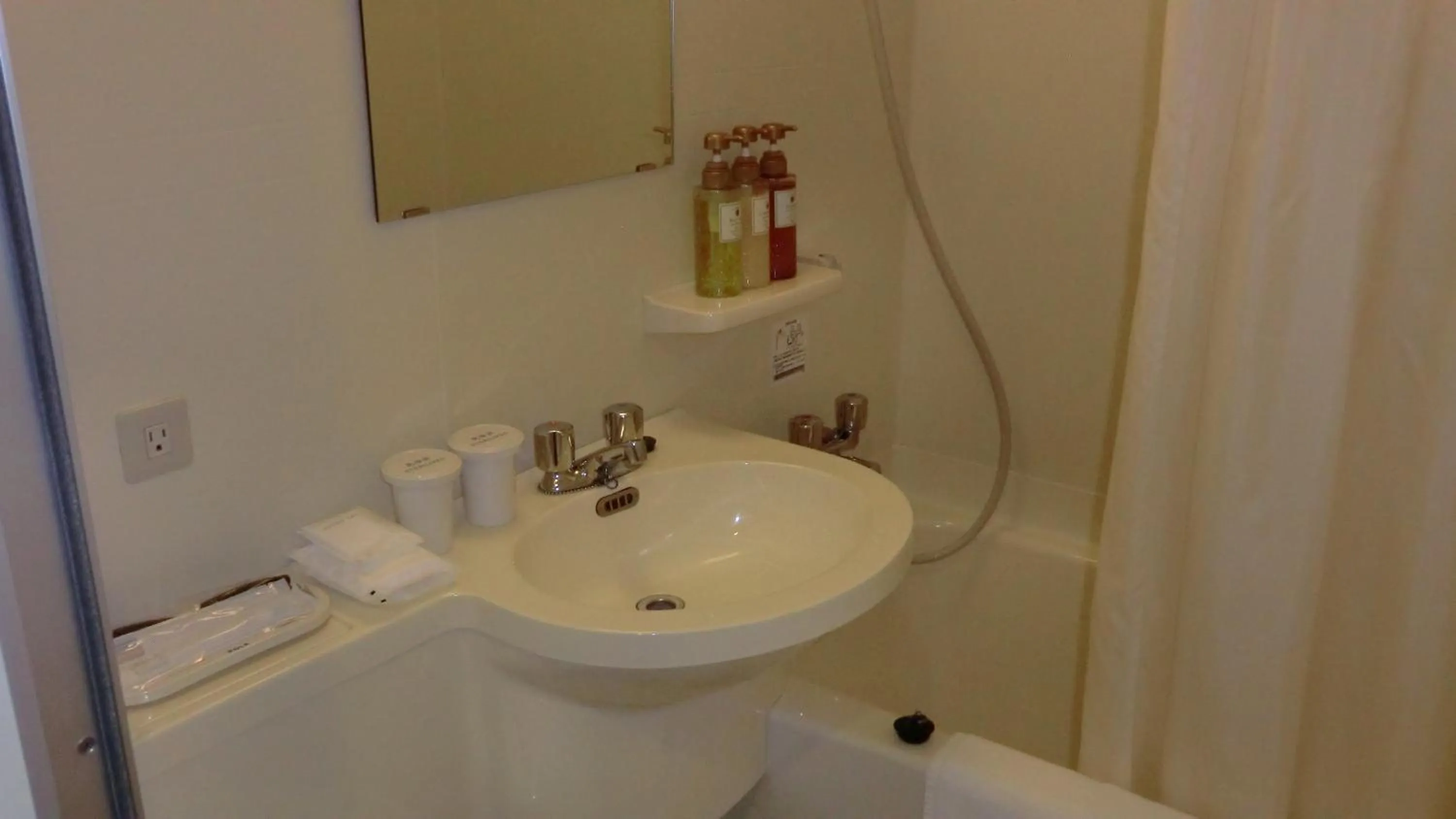 Twin Room - single occupancy - Non-Smoking in CVS Bay Hotel