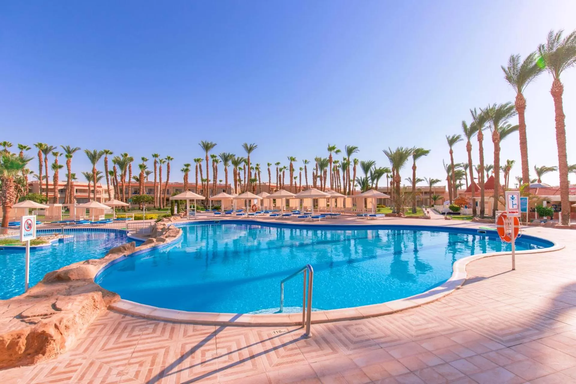 Swimming pool in Beach Albatros Aqua Park - Hurghada