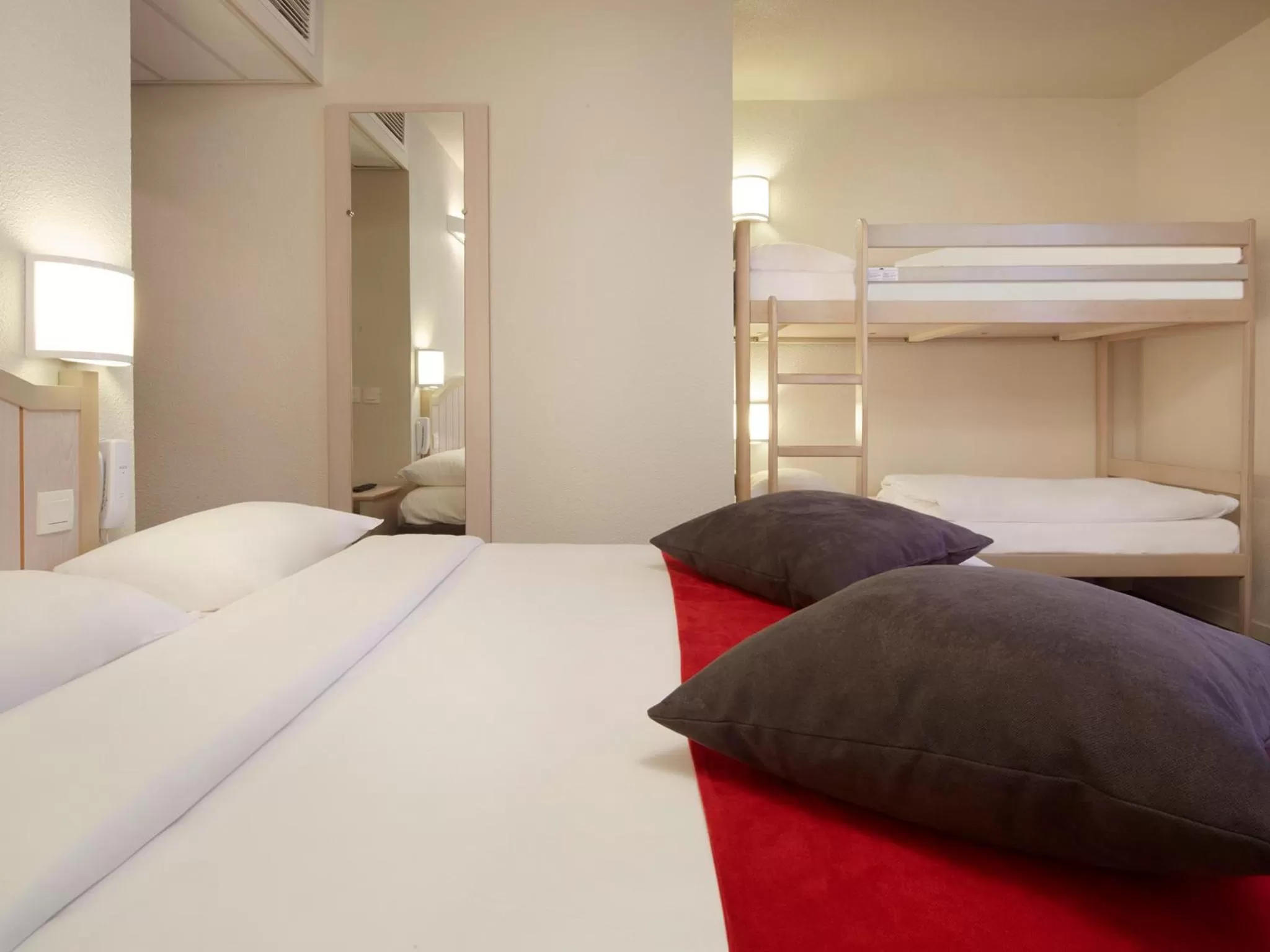 Bed in Campanile Val de France