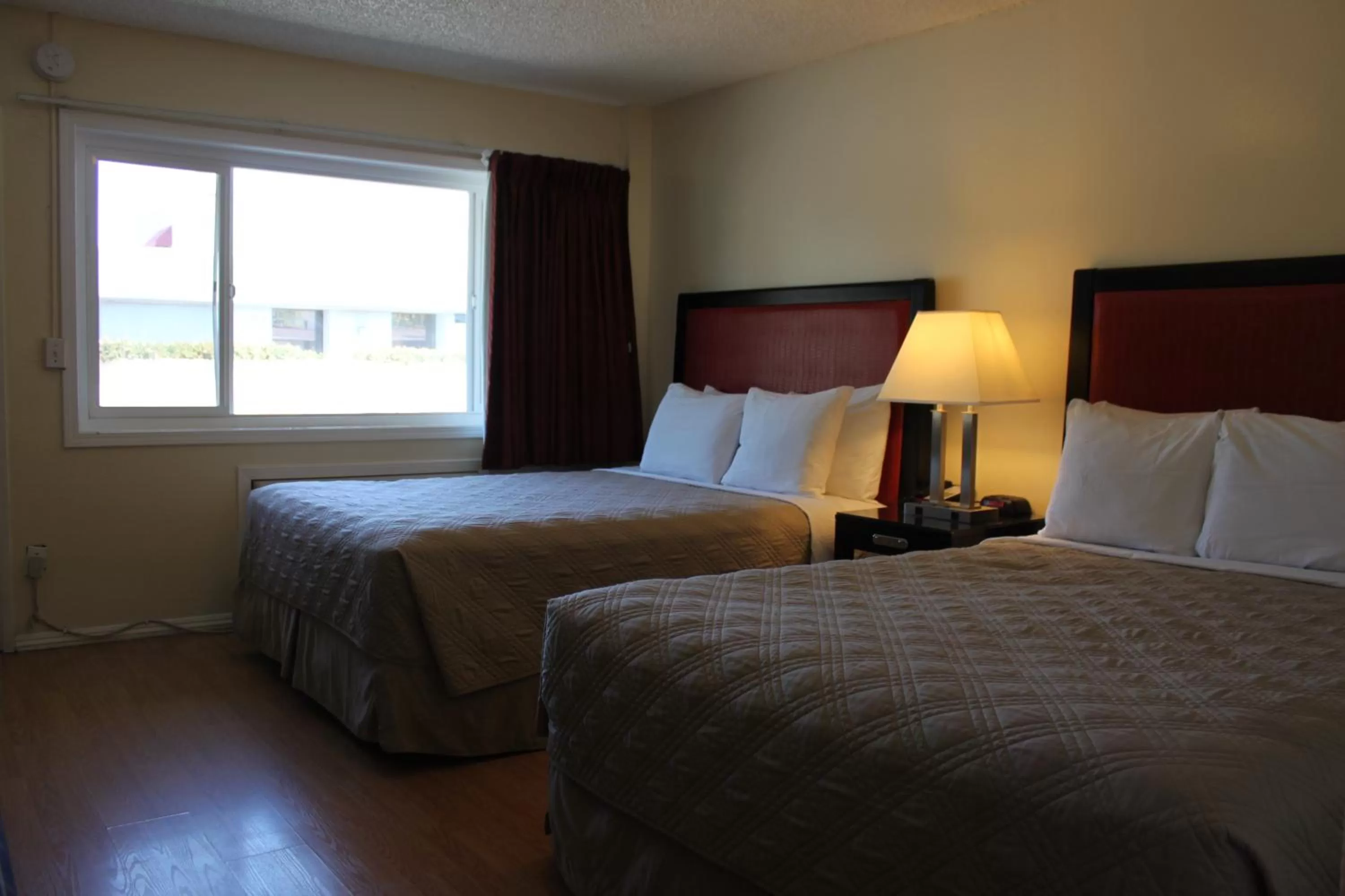 Photo of the whole room, Bed in Budget Inn