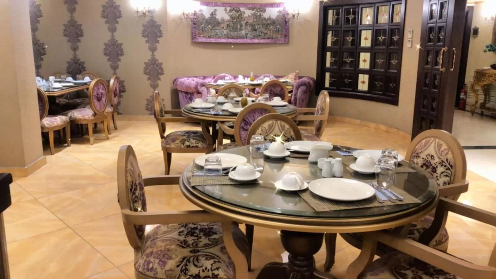 Restaurant/places to eat in Q Hotel