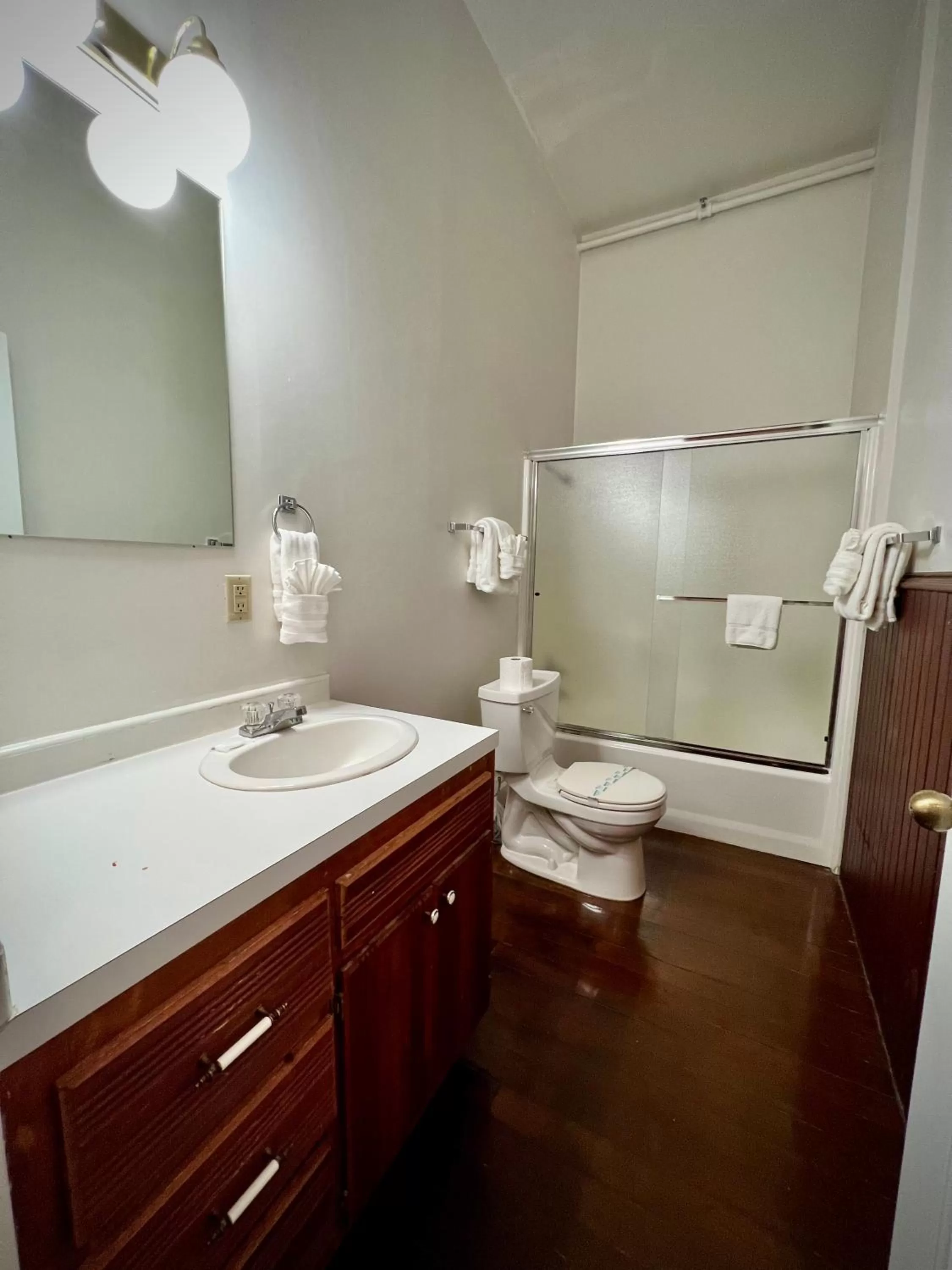 Bathroom in The Monarch Hotel