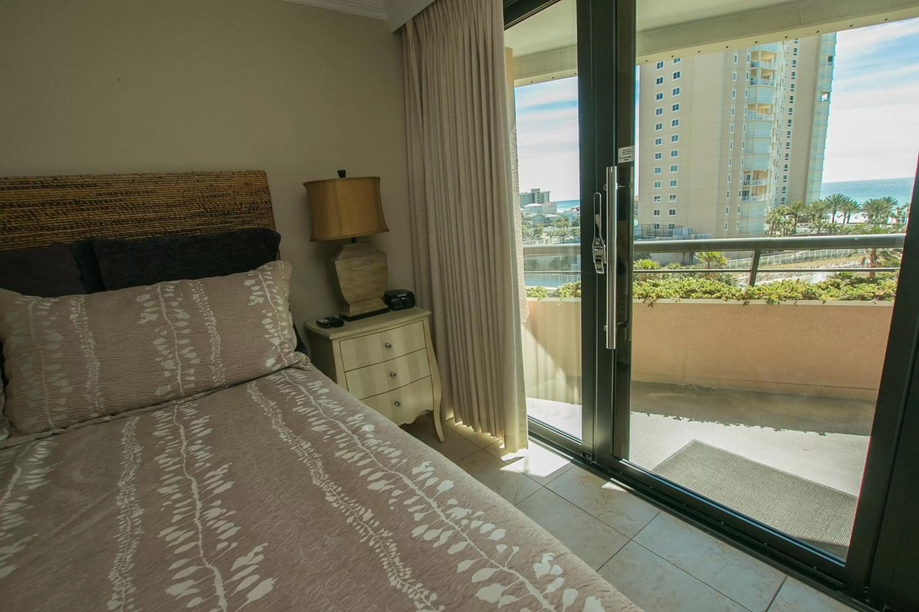 Bed in Edgewater Beach Resort 602 Destin (Condo)