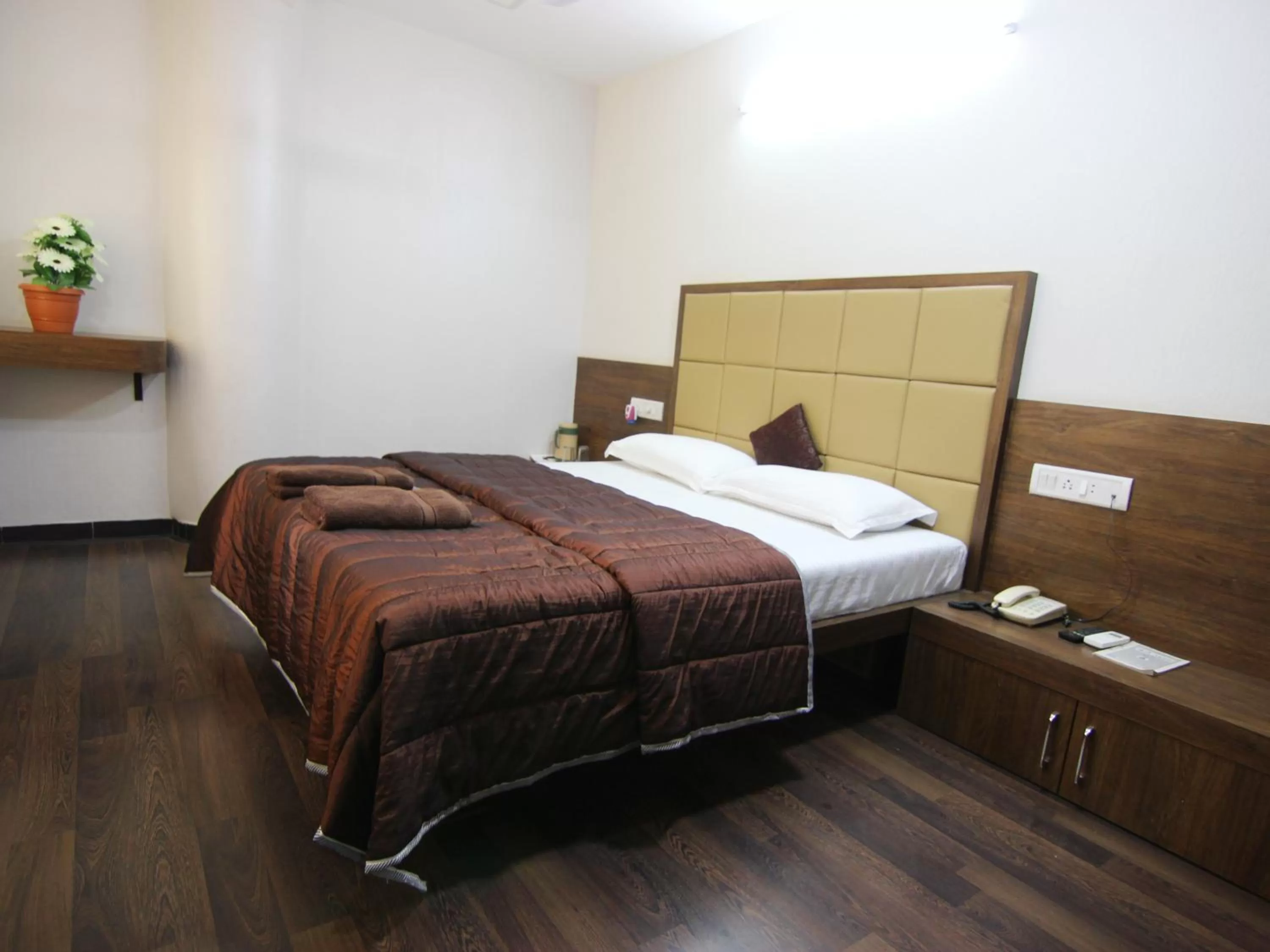 Bedroom, Bed in Hotel Sai Yatri