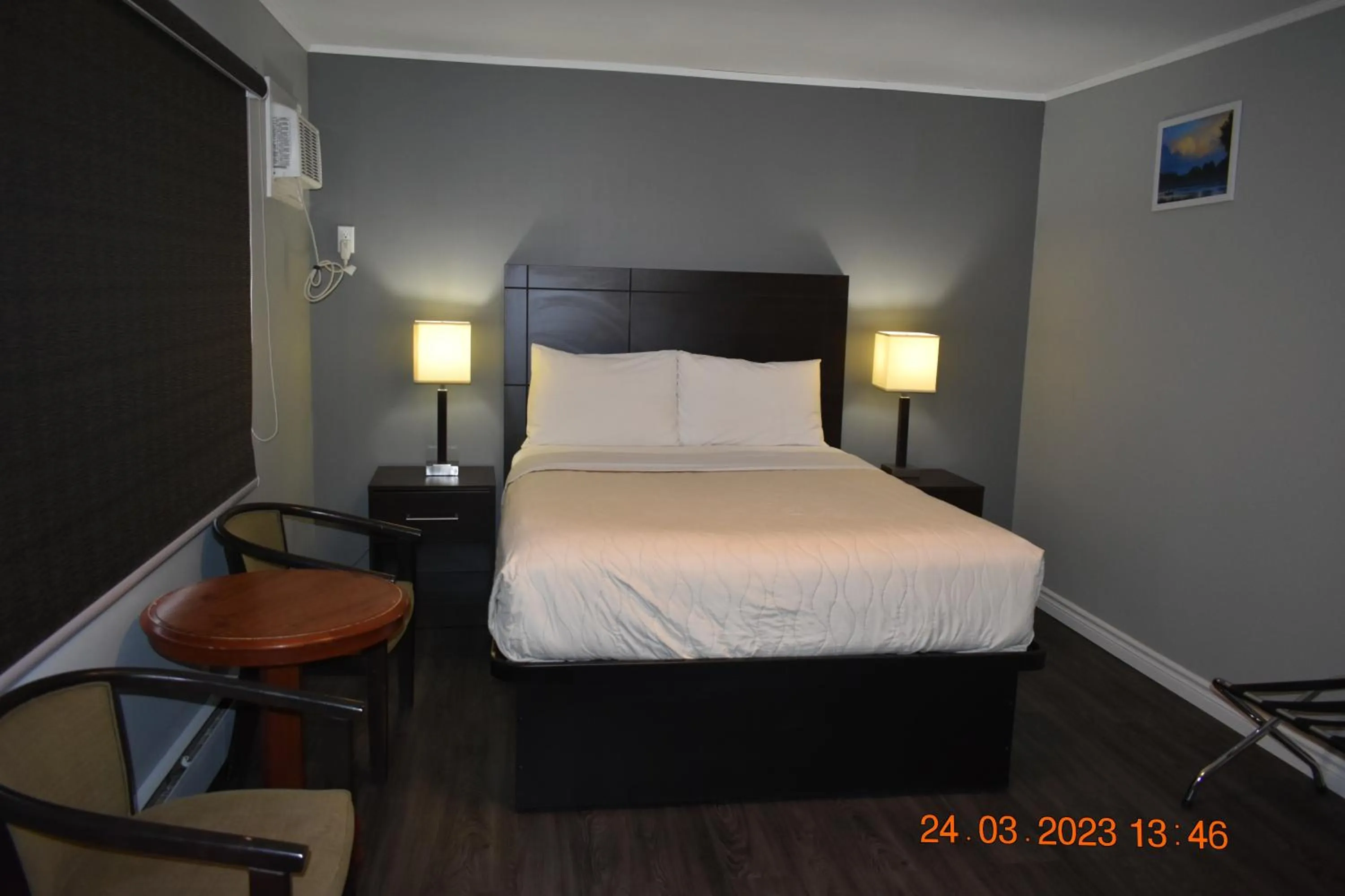 Bed in Time Travellers Motel