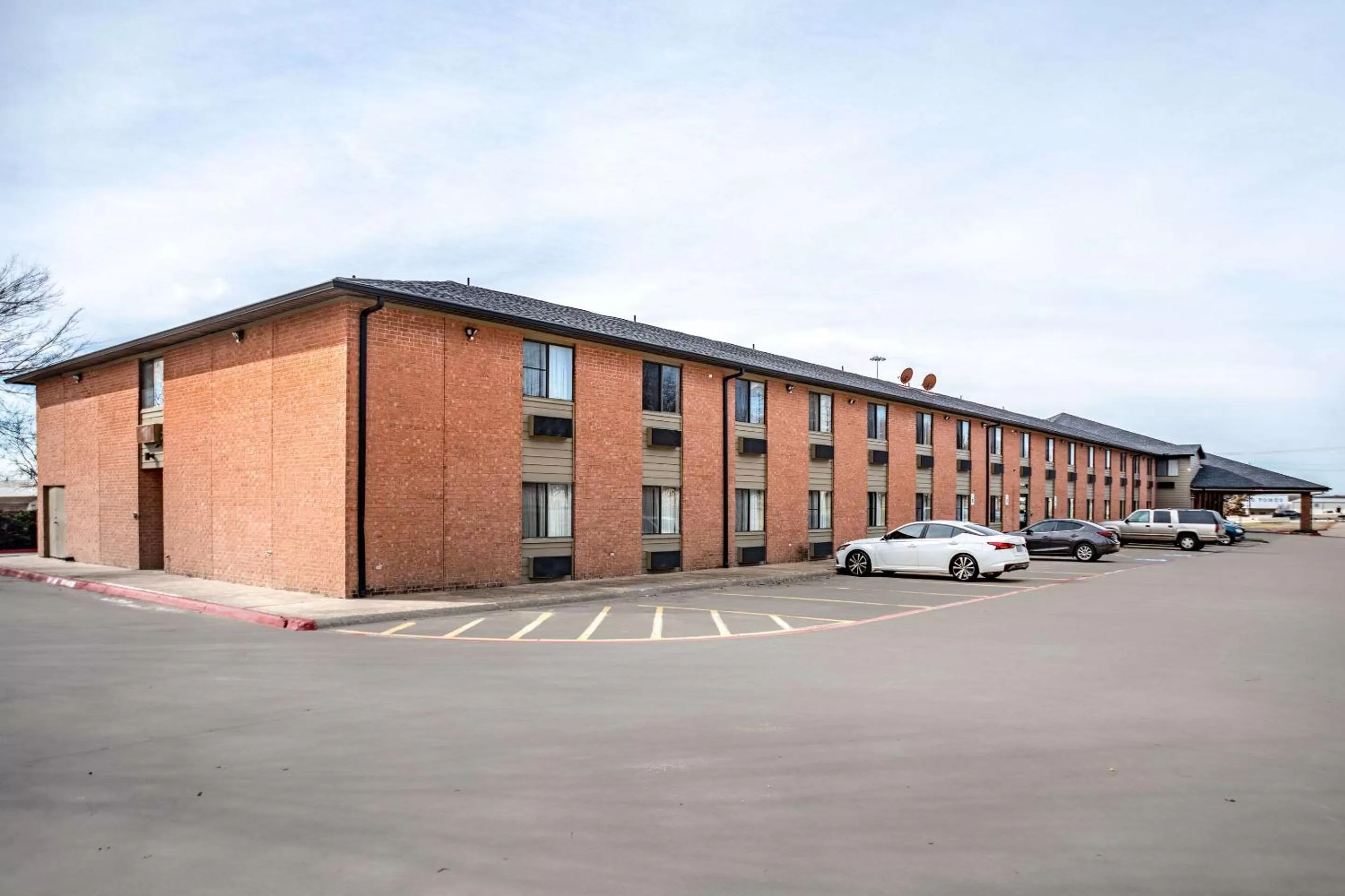 Property building in Econo Lodge Inn & Suites