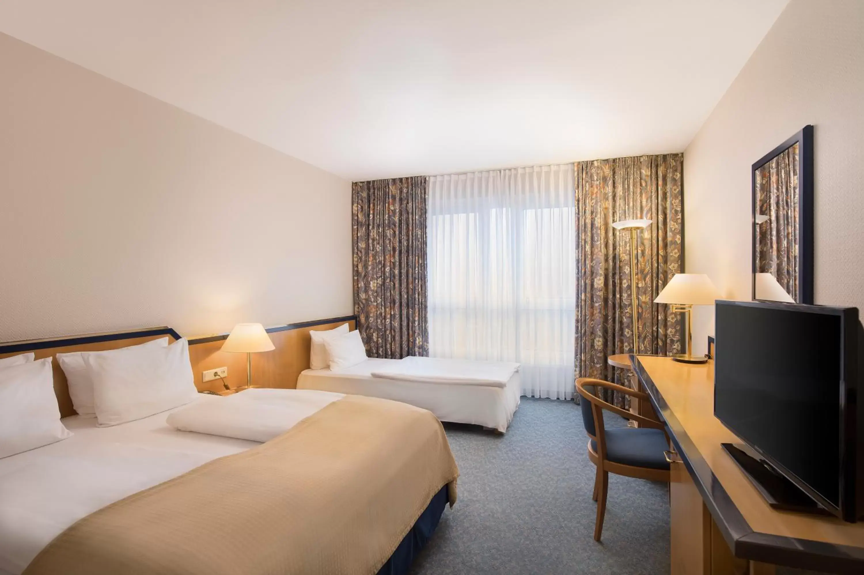 Premium Double Room with Single Sofa Bed in HI Hotel International Hamburg Premium Double Room with Single Sofa Bed in HI Hotel International Hamburg