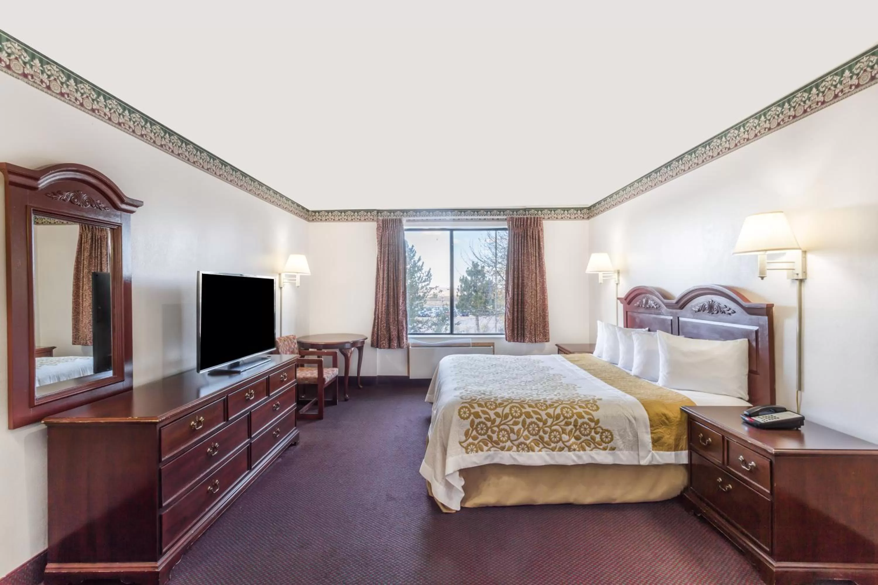 Bed in Days Inn by Wyndham Evanston WY