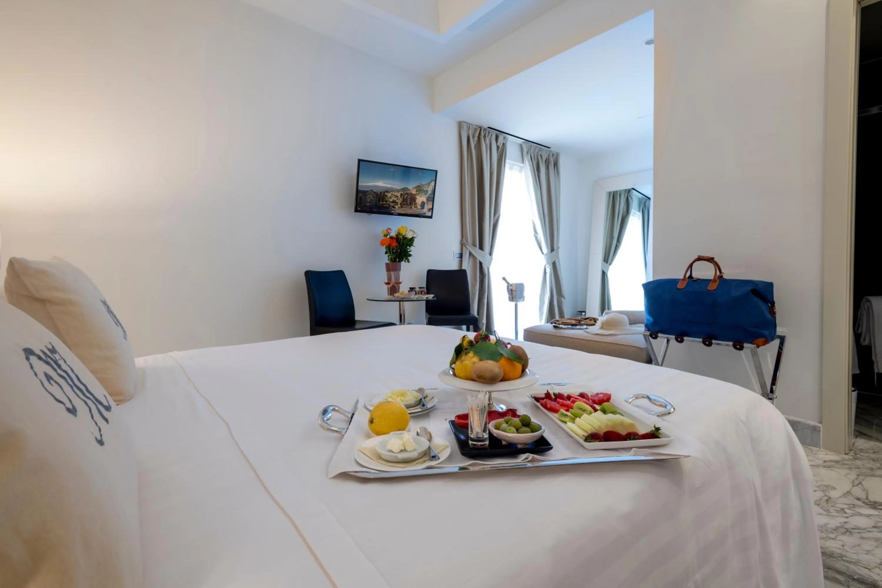 Bed in Hotel Metropole Taormina