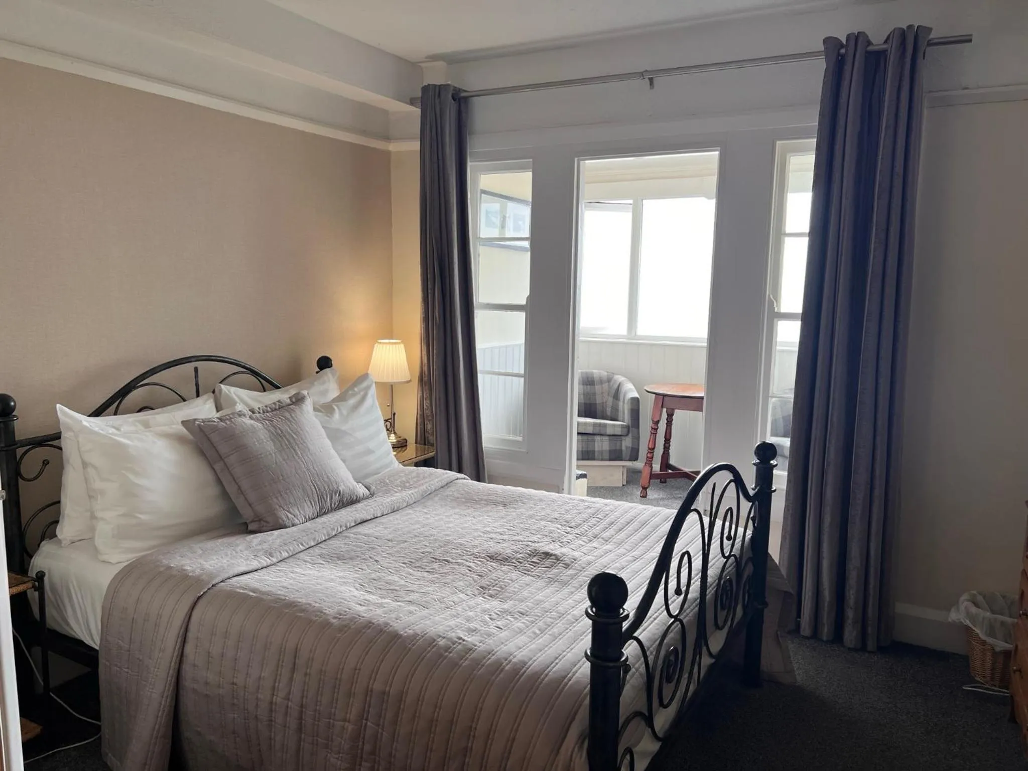 Bedroom, Bed in Navigator Hotel