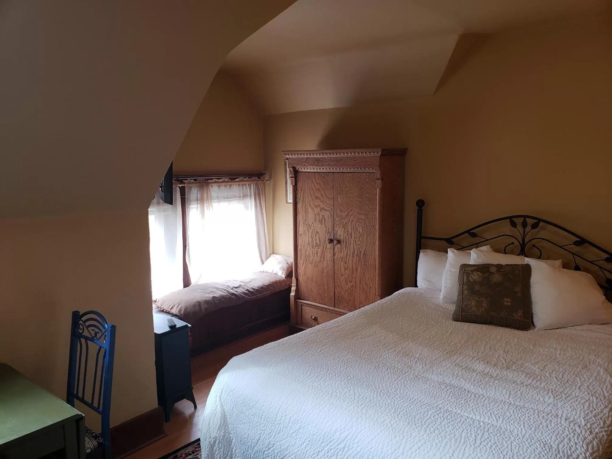 Bed in Greenbriar Inn