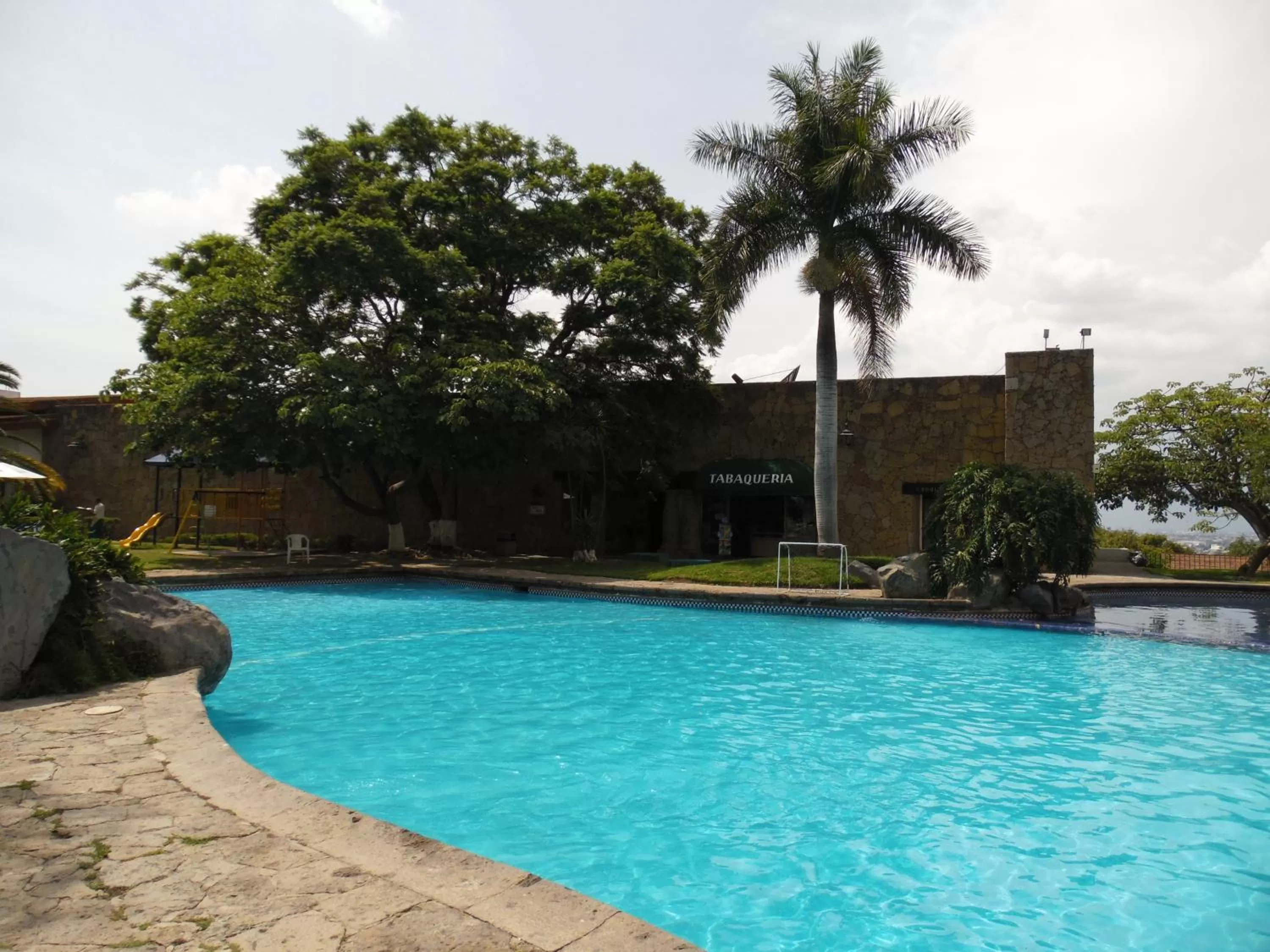 Swimming pool in Radisson Hotel Tapatio Guadalajara Aeropuerto