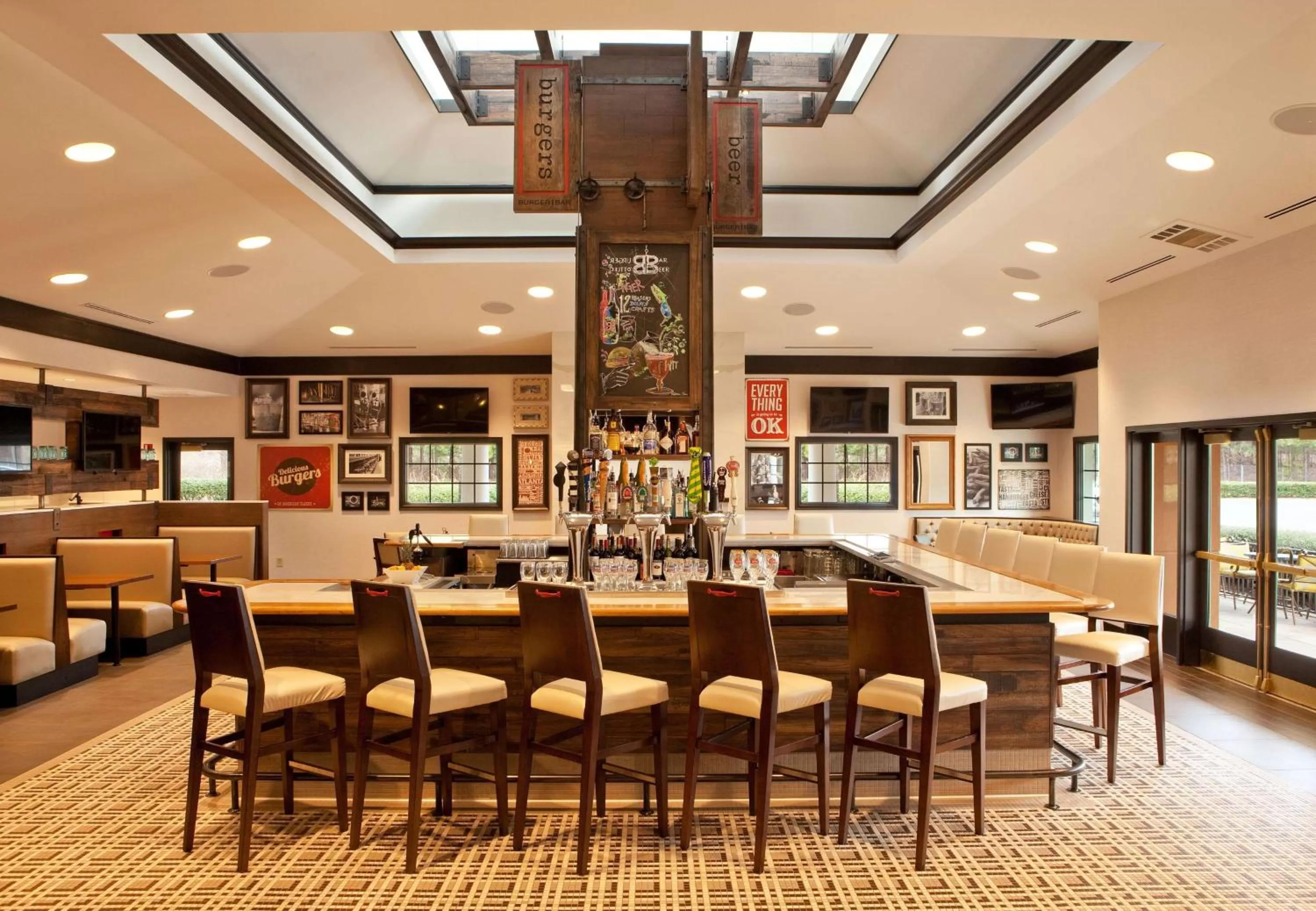 Restaurant/places to eat in Sonesta Atlanta Airport South