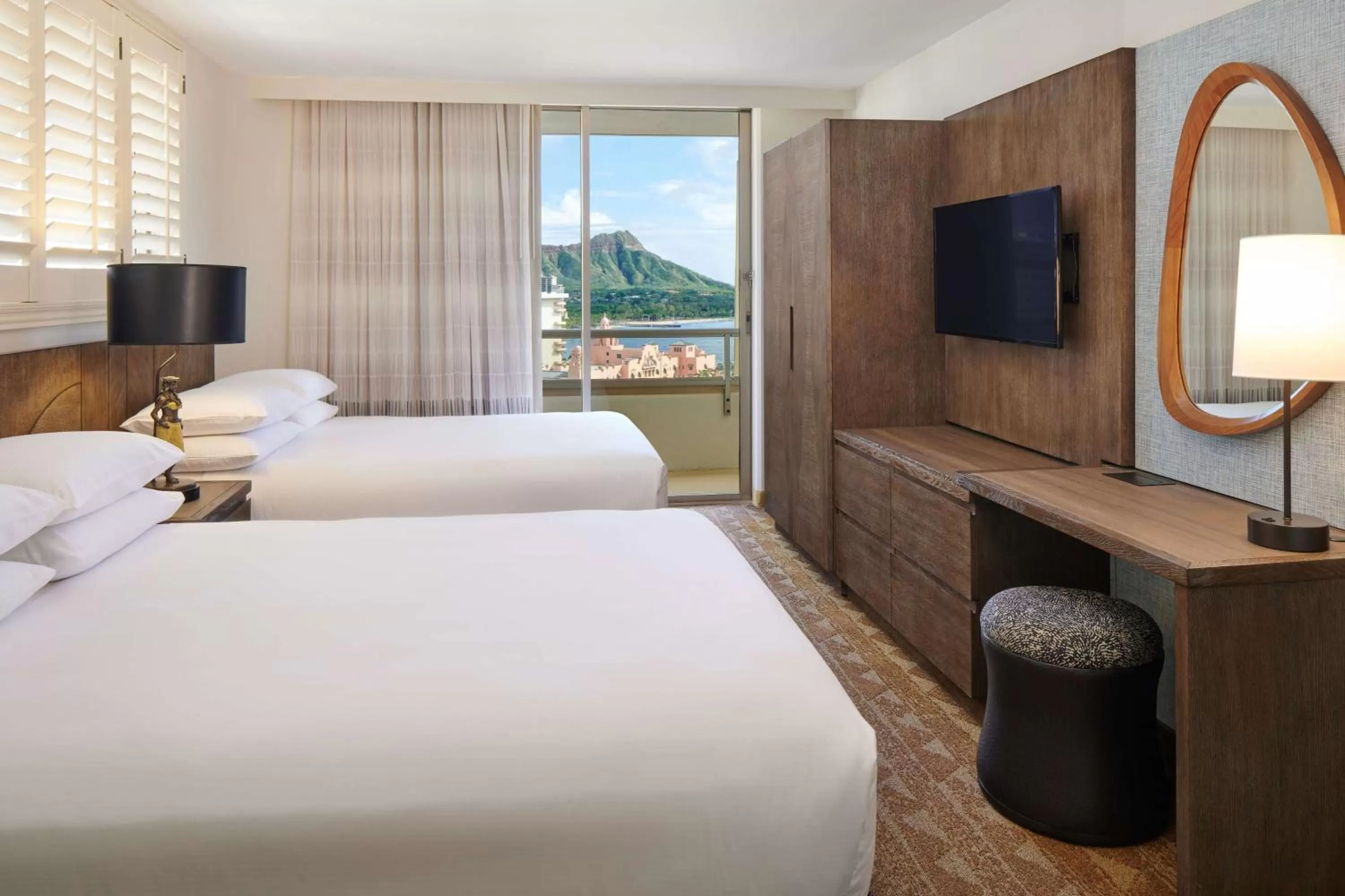 Bed in Embassy Suites by Hilton Waikiki Beach Walk