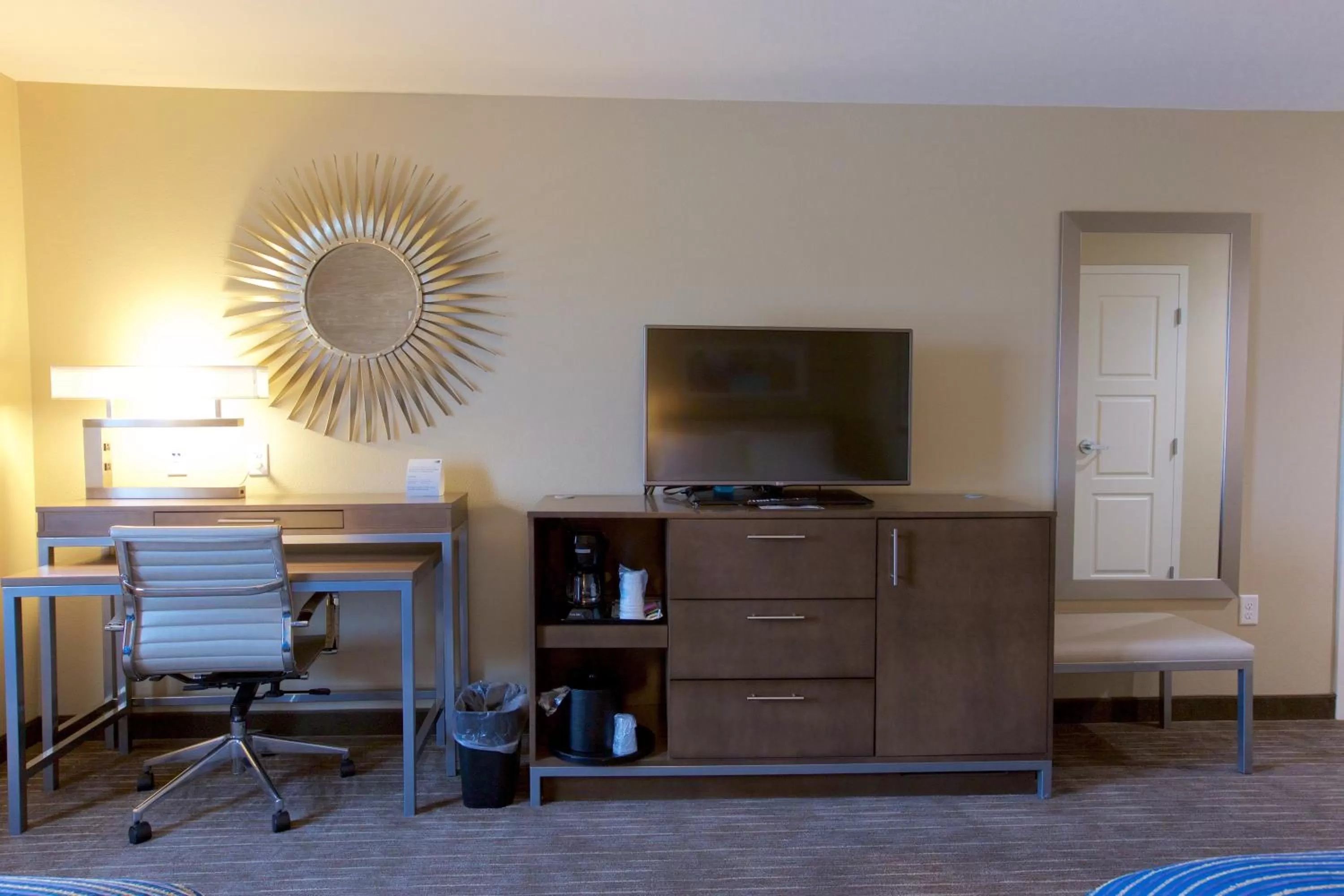 Photo of the whole room, TV/Entertainment Center in Holiday Inn Express Fargo SW I94 Medical Center, an IHG Hotel