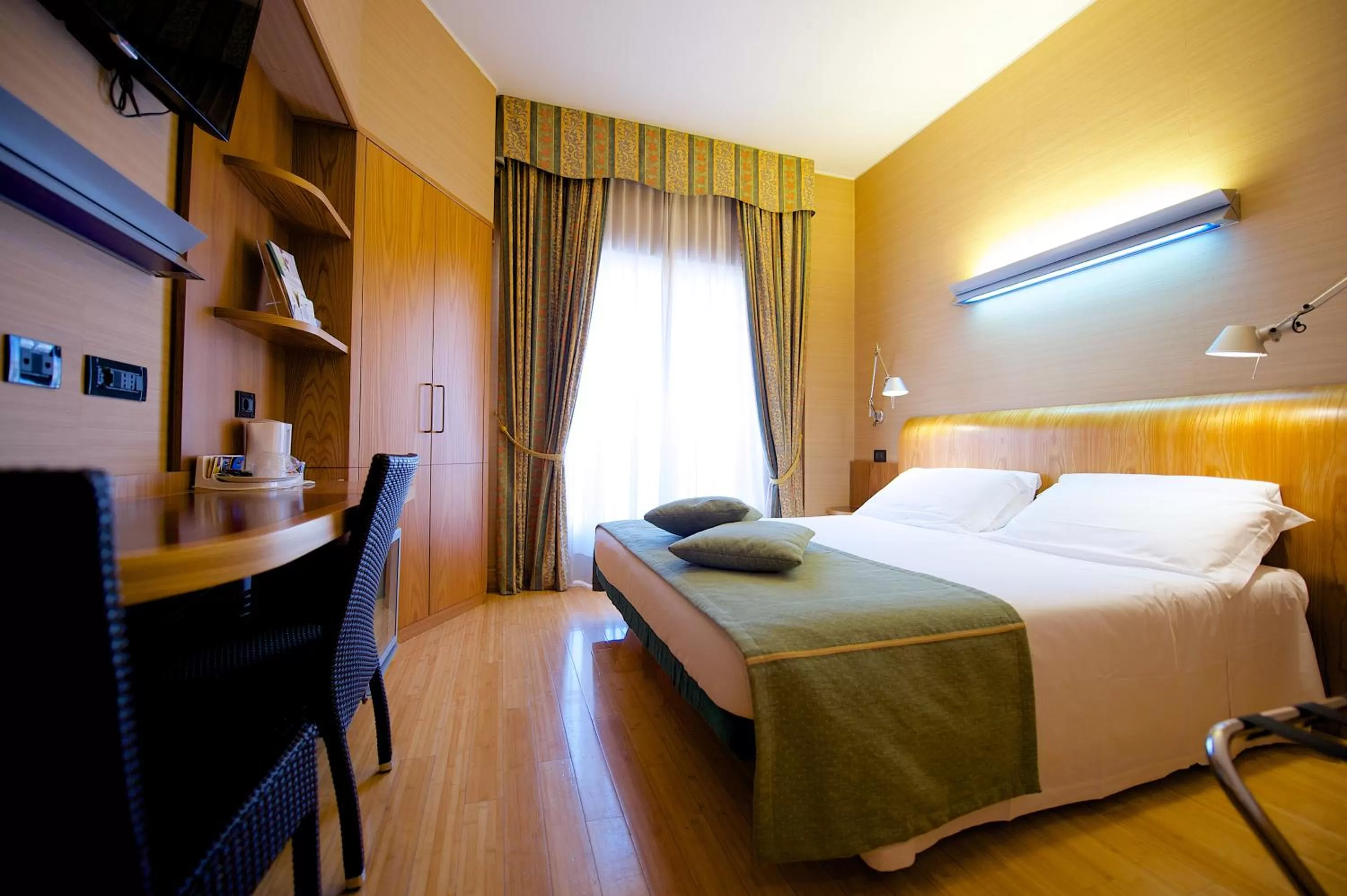 Bedroom, Bed in Best Western Hotel Luxor