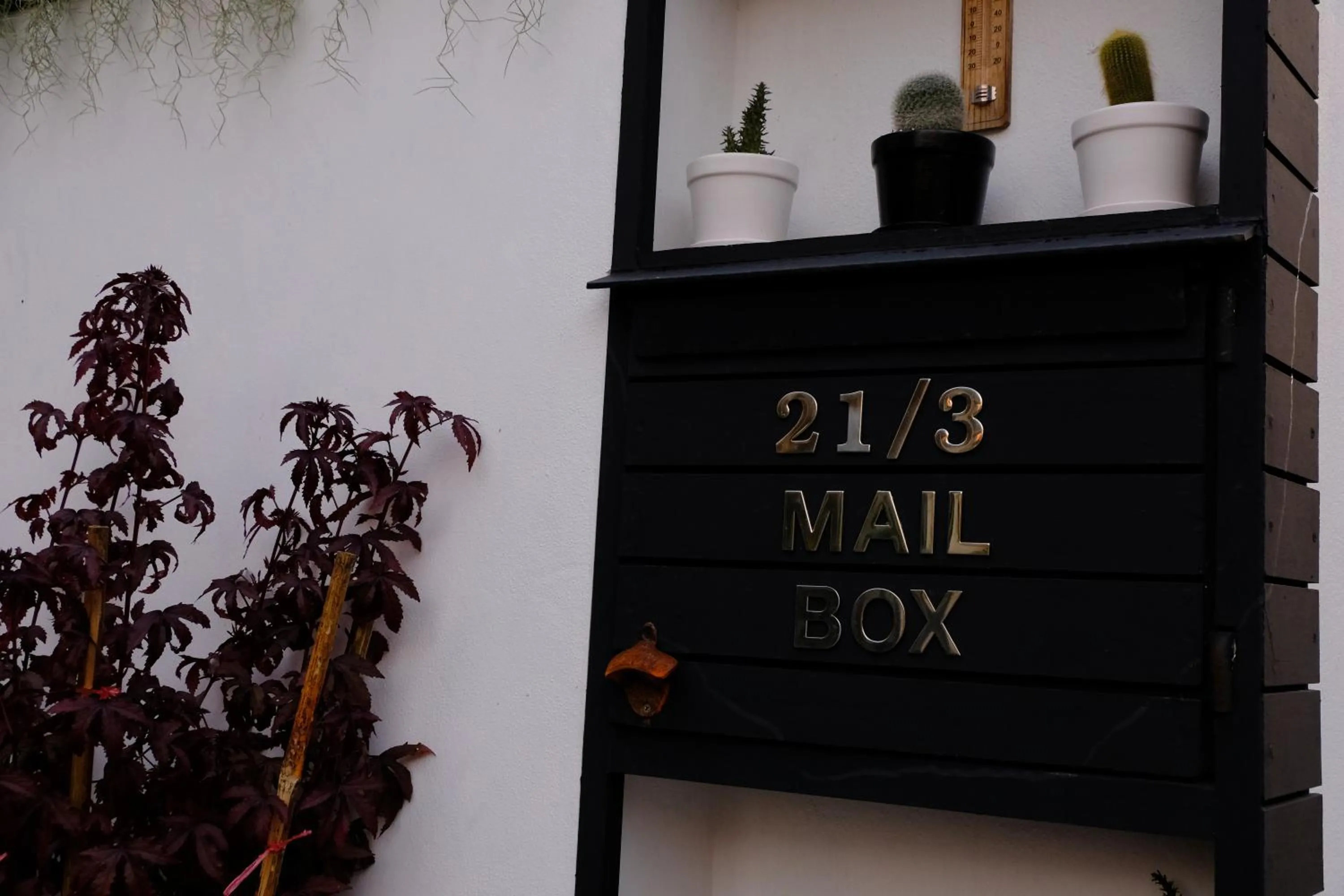 Property logo or sign in Baan Lung Poshtel