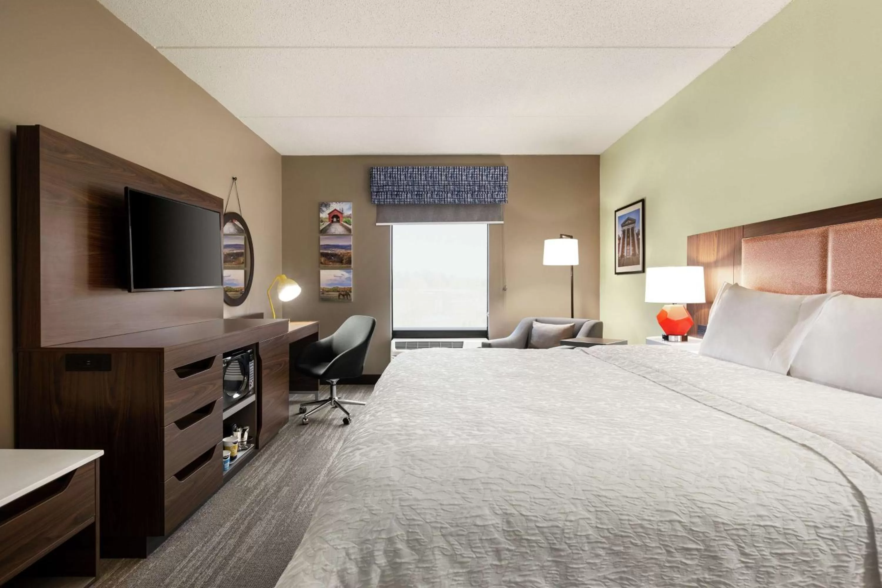 Bedroom, Bed in Hampton Inn & Suites Frederick/Fort Detrick