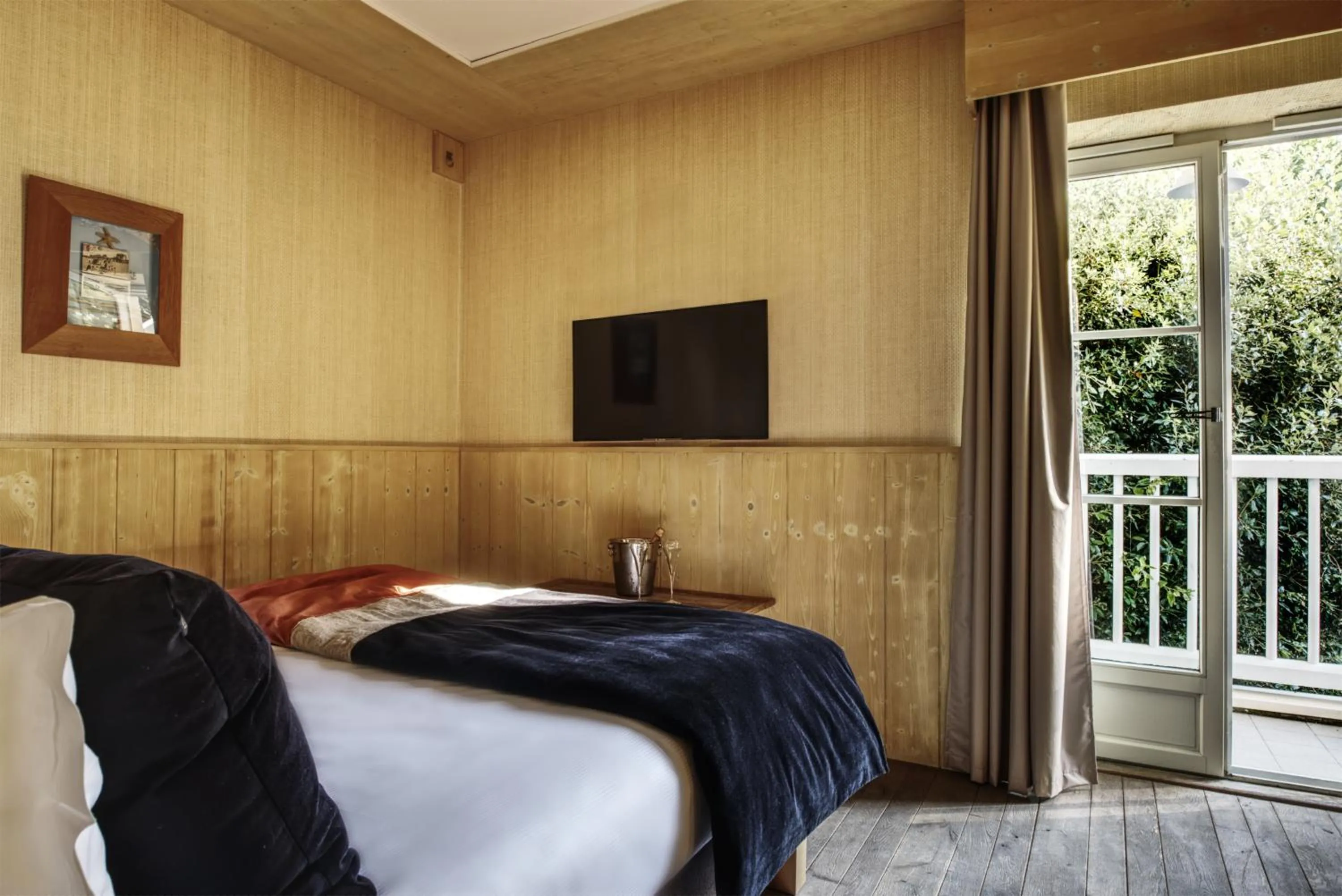 Bed in Emeria Dinard Thalasso Spa