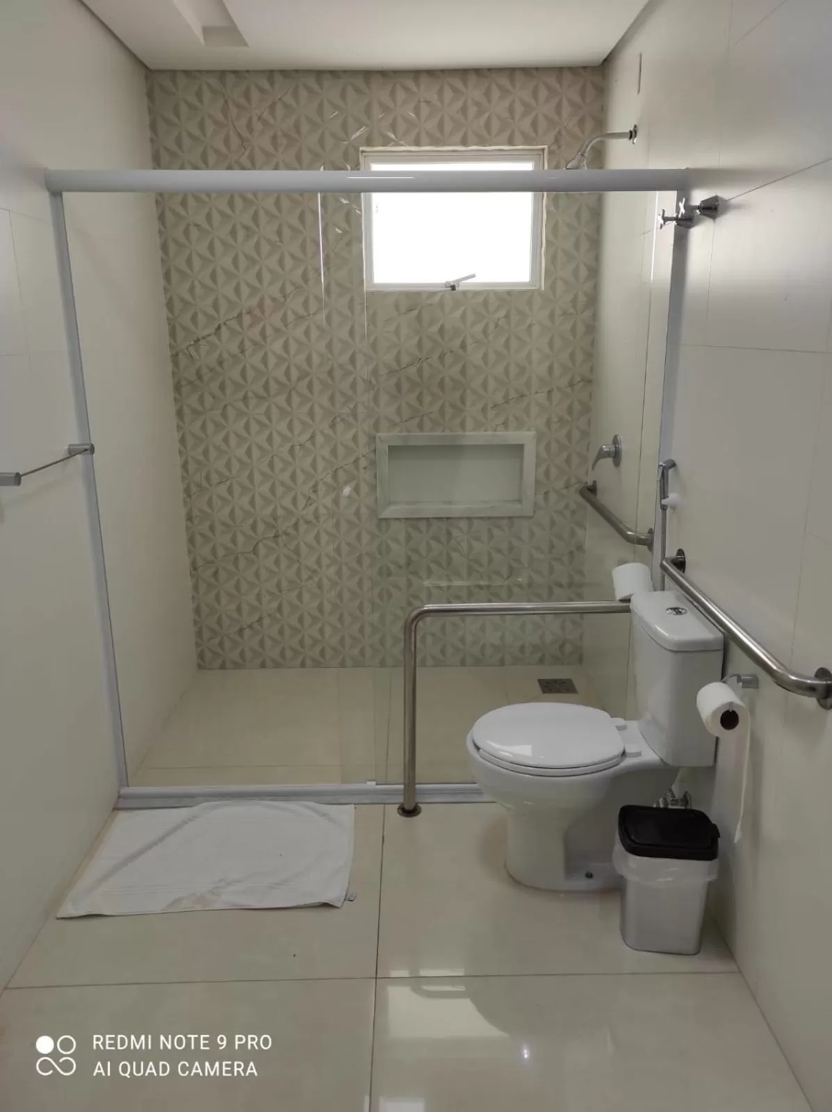 Bathroom in Hotel Serrano