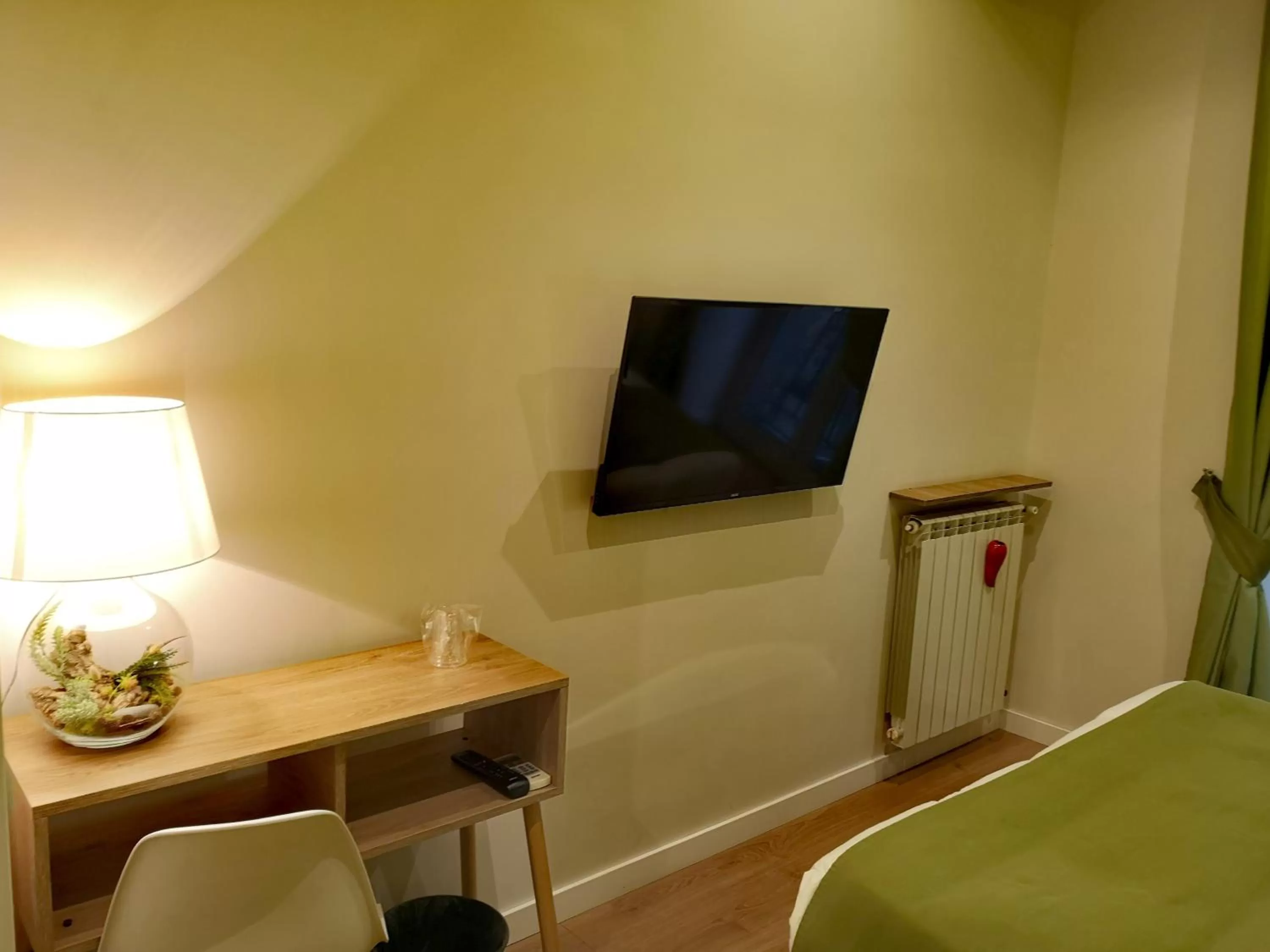 Photo of the whole room, Bed in Grande Archivio Napoli 22