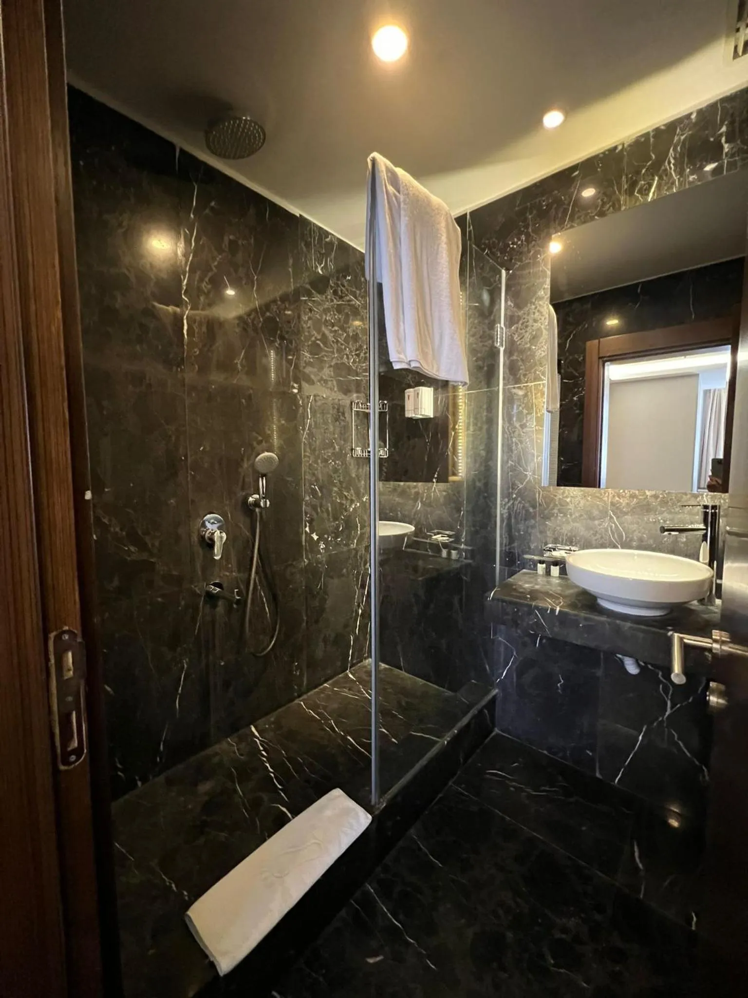 Shower in Grand Star Hotel Bosphorus & Spa