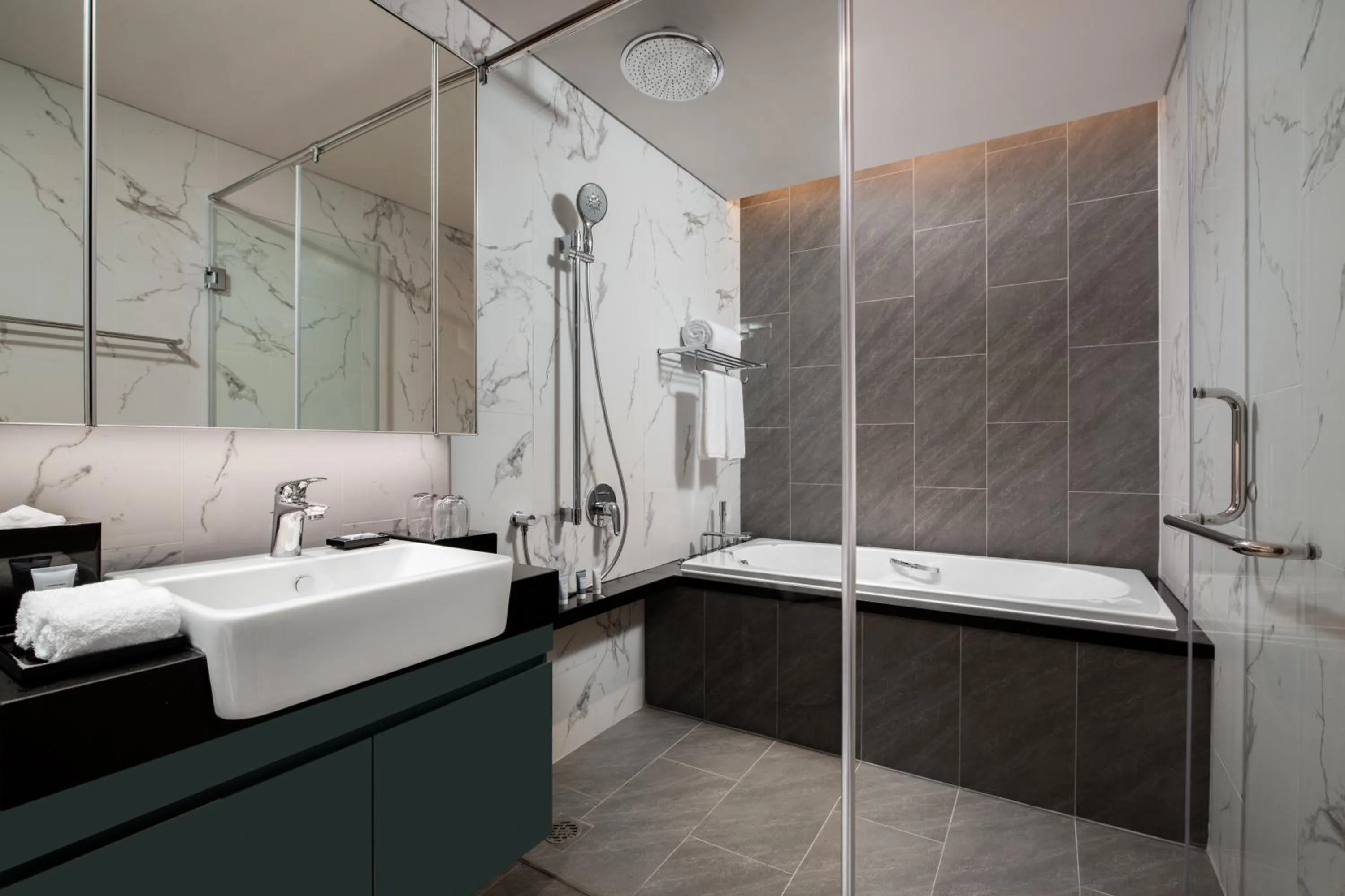 Hot Tub in Oakwood Residence Hanoi