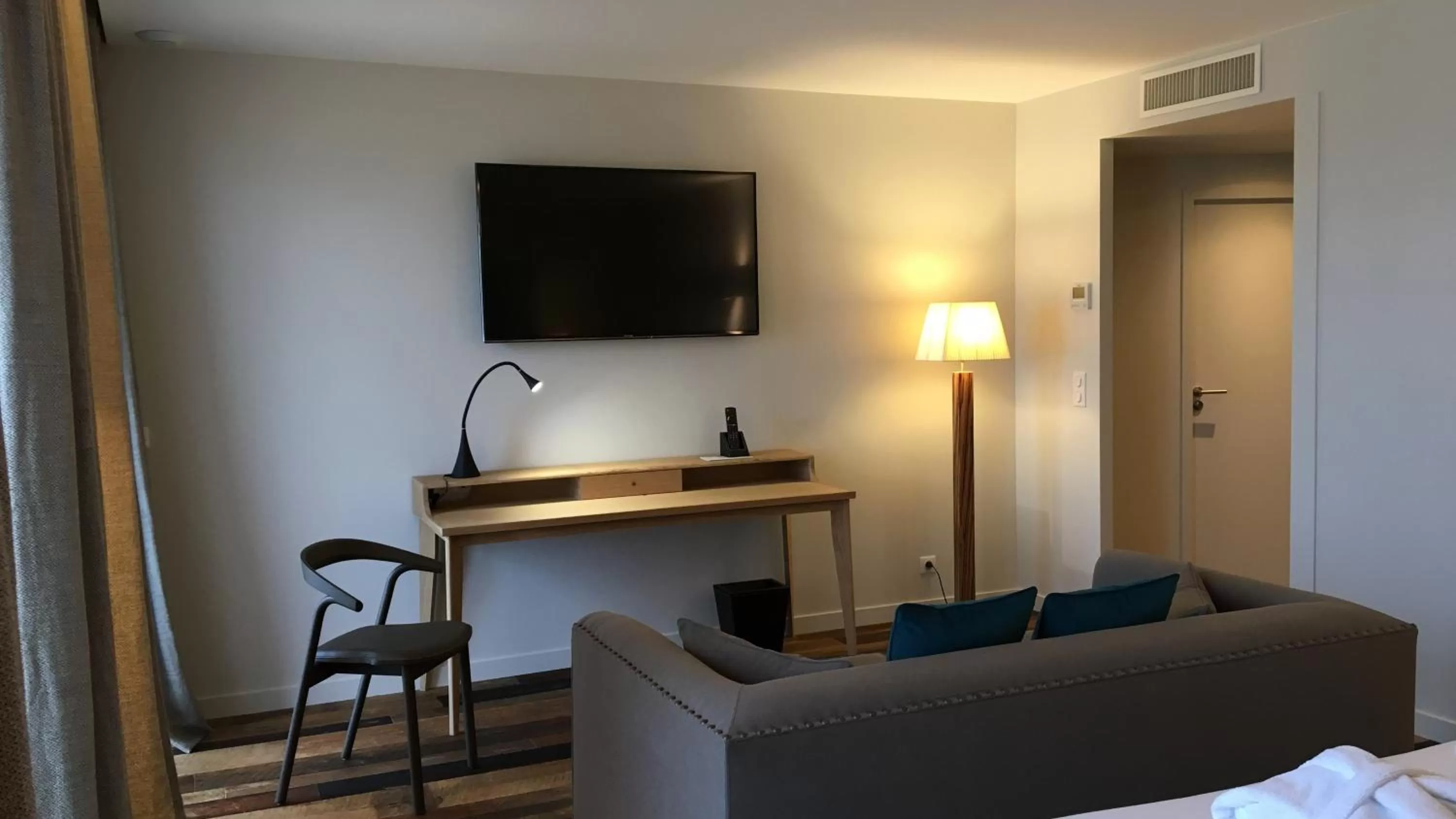 Bedroom, TV/Entertainment Center in Hôtel de la Plage - Saint Jean de Luz